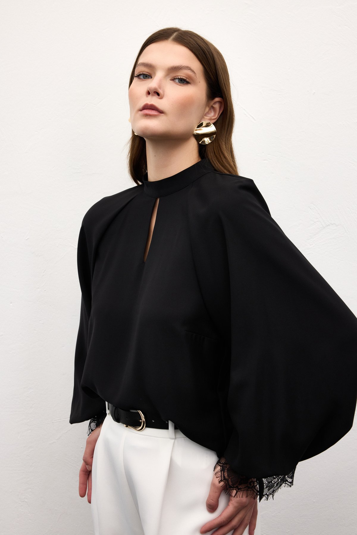 Dantel Detaylı Uzun Kollu Bluz - Siyah