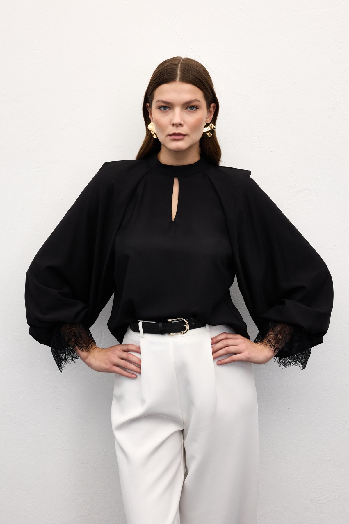 Dantel Detaylı Uzun Kollu Bluz - Siyah