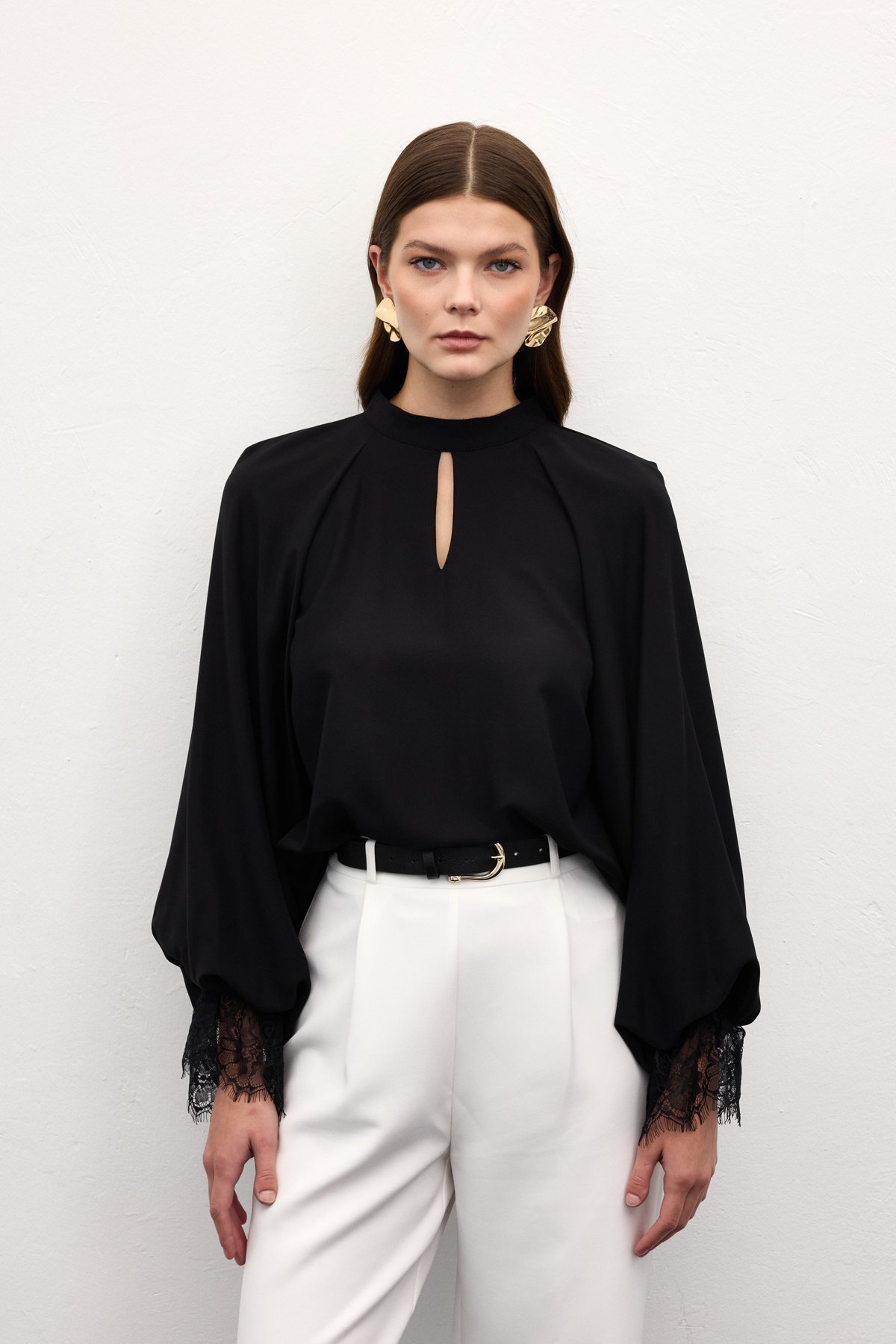 Dantel Detaylı Uzun Kollu Bluz - Siyah