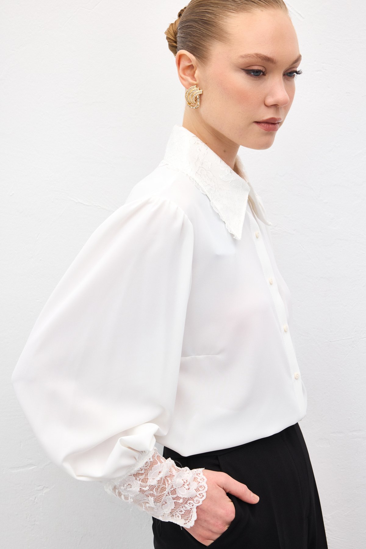 Dantel Manşetli Gömlek - Ekru