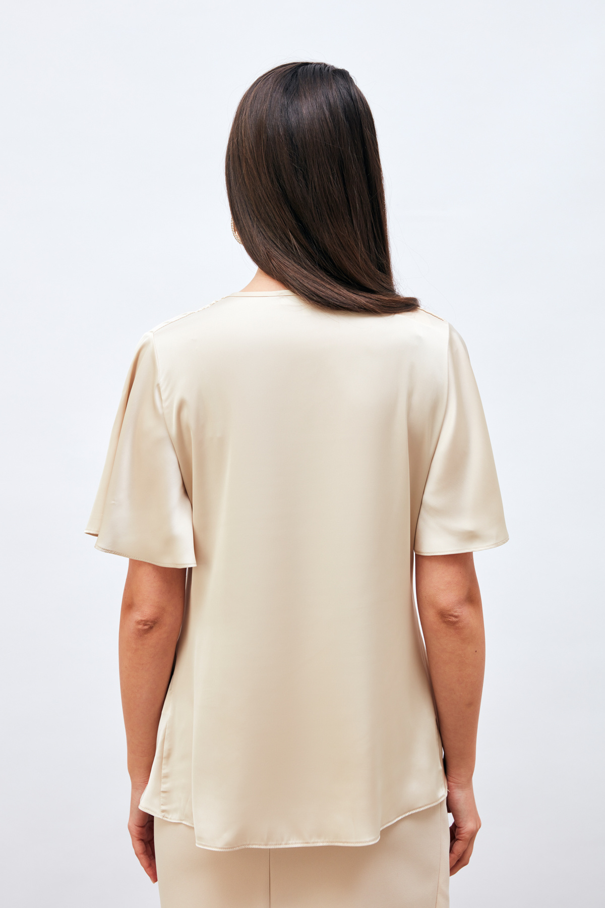 Degaje Yaka Dökümlü Saten Bluz - BEJ
