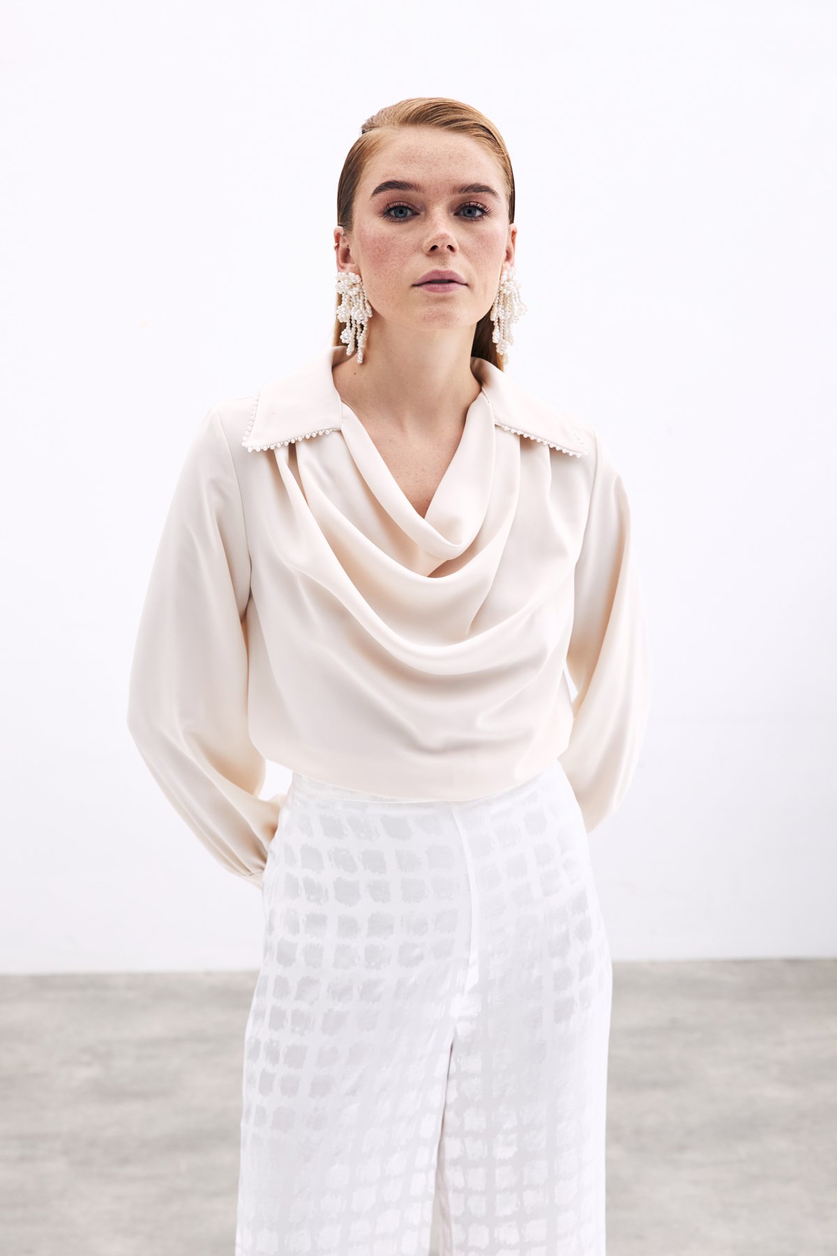 Degaje Yaka İncili Salaş Bluz - Bej