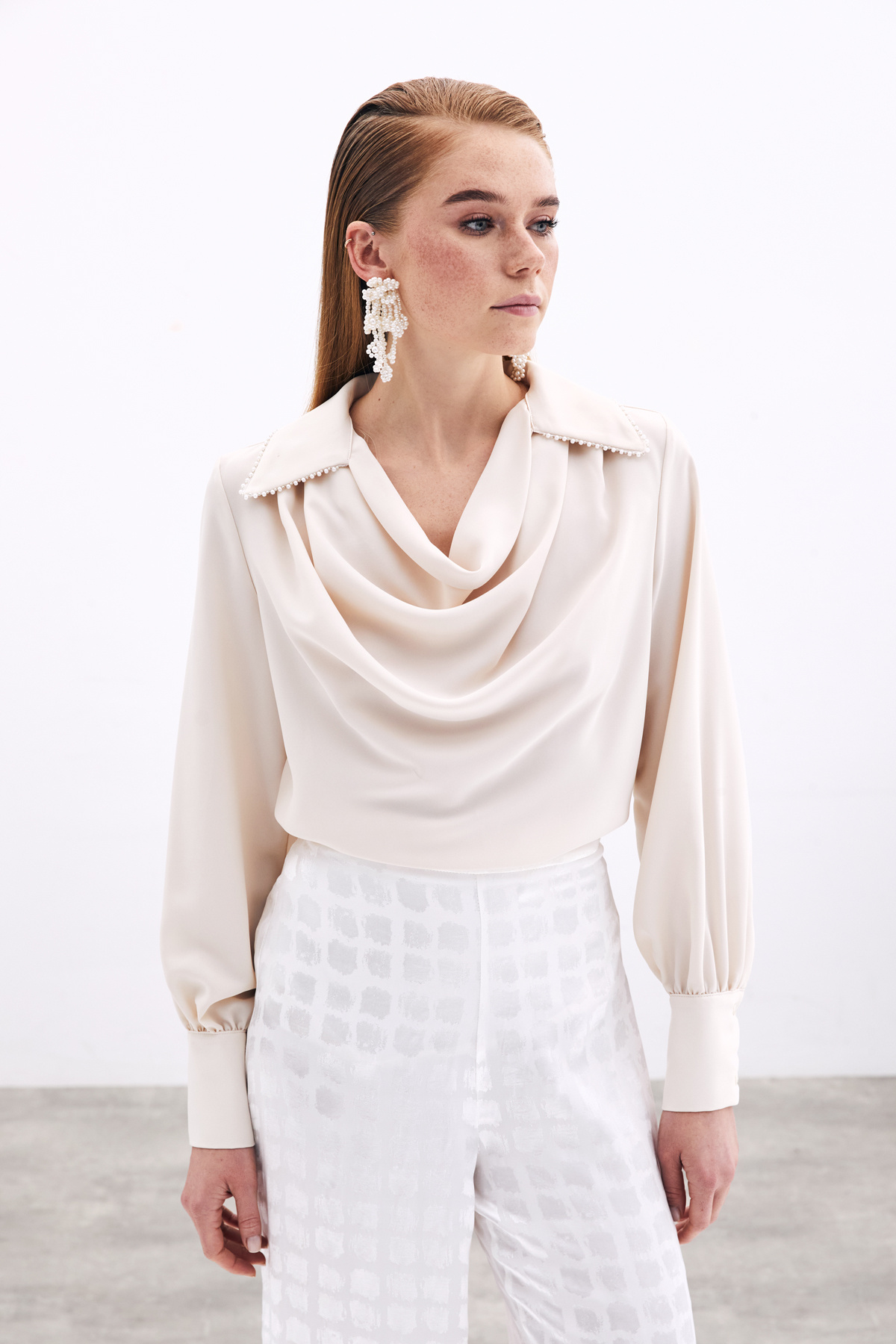 Degaje Yaka İncili Salaş Bluz - Bej