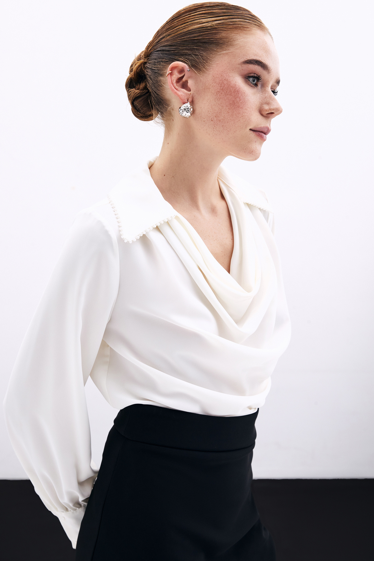 Degaje Yaka İncili Salaş Bluz - Ekru