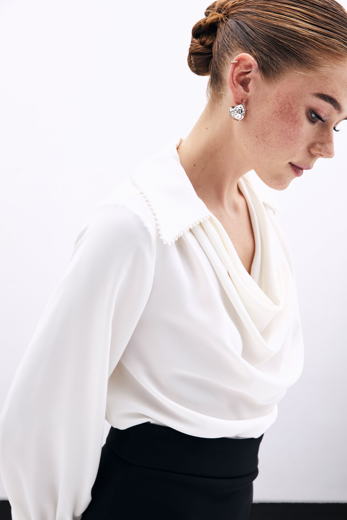 Degaje Yaka İncili Salaş Bluz - Ekru