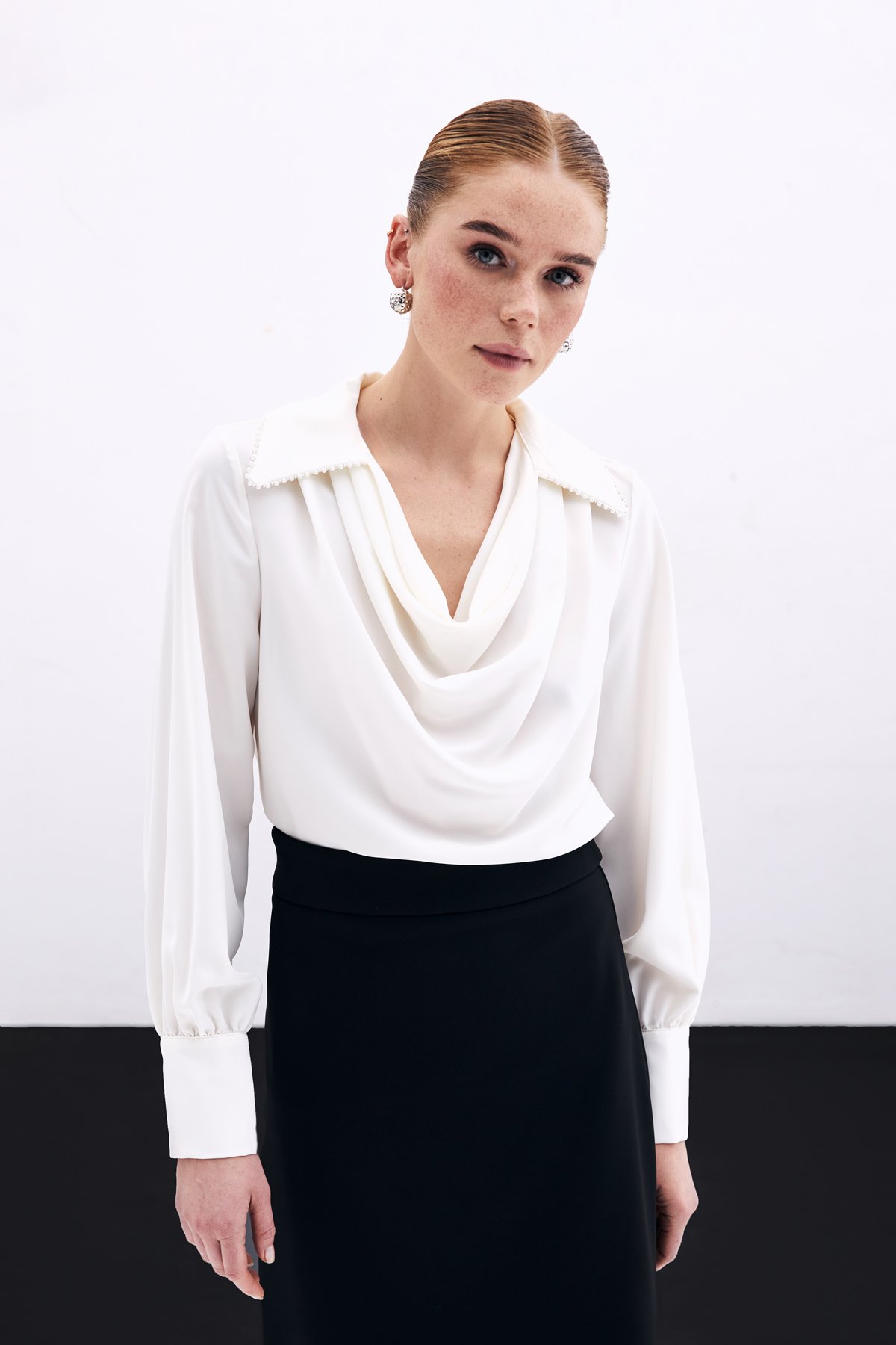 Degaje Yaka İncili Salaş Bluz - Ekru