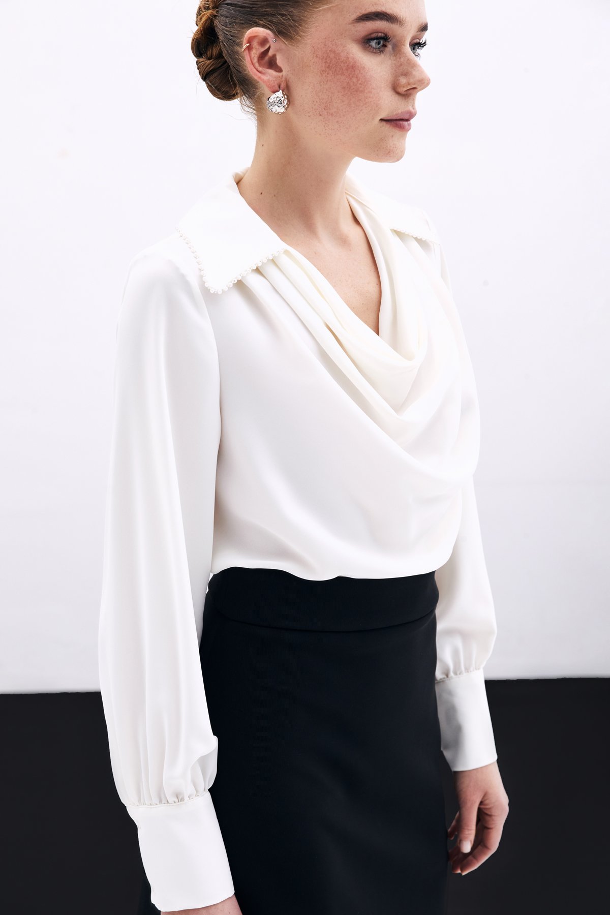 Degaje Yaka İncili Salaş Bluz - Ekru