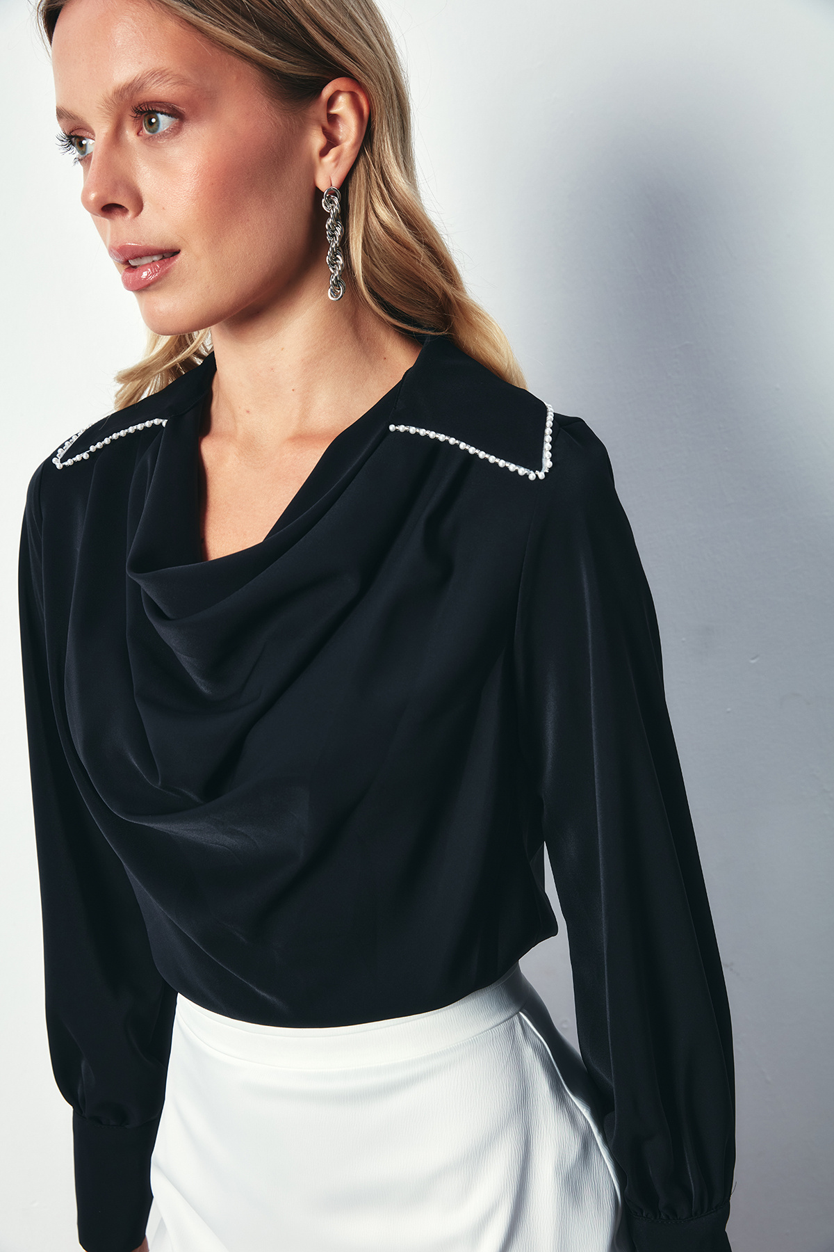 Degaje Yaka İncili Salaş Bluz - SİYAH