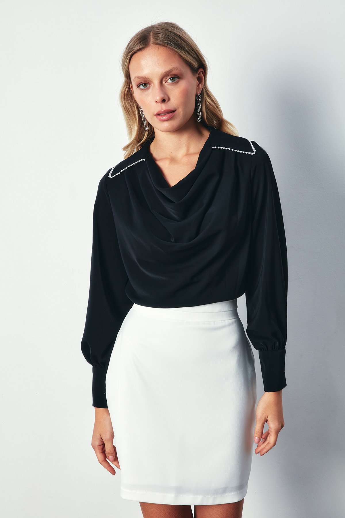 Degaje Yaka İncili Salaş Bluz - SİYAH