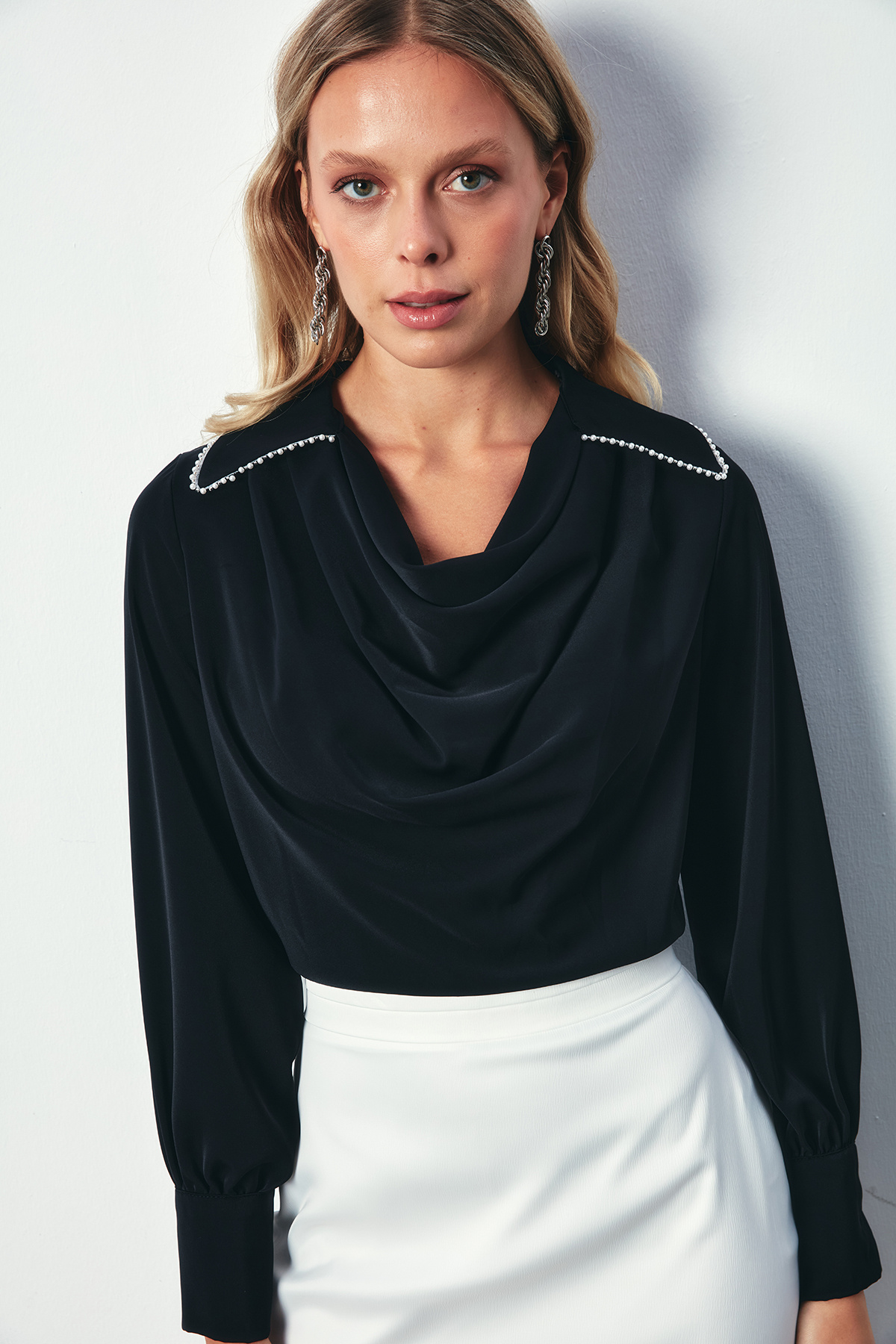 Degaje Yaka İncili Salaş Bluz - SİYAH