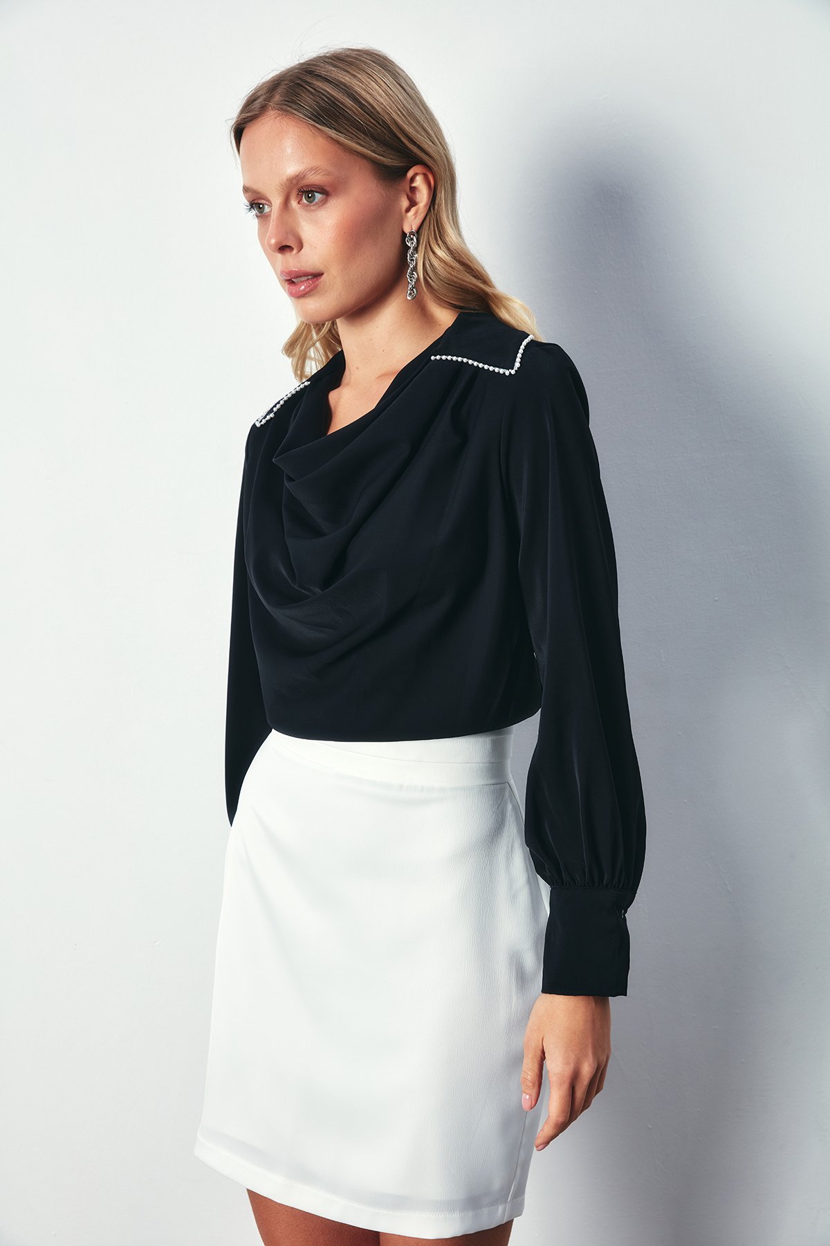 Degaje Yaka İncili Salaş Bluz - SİYAH