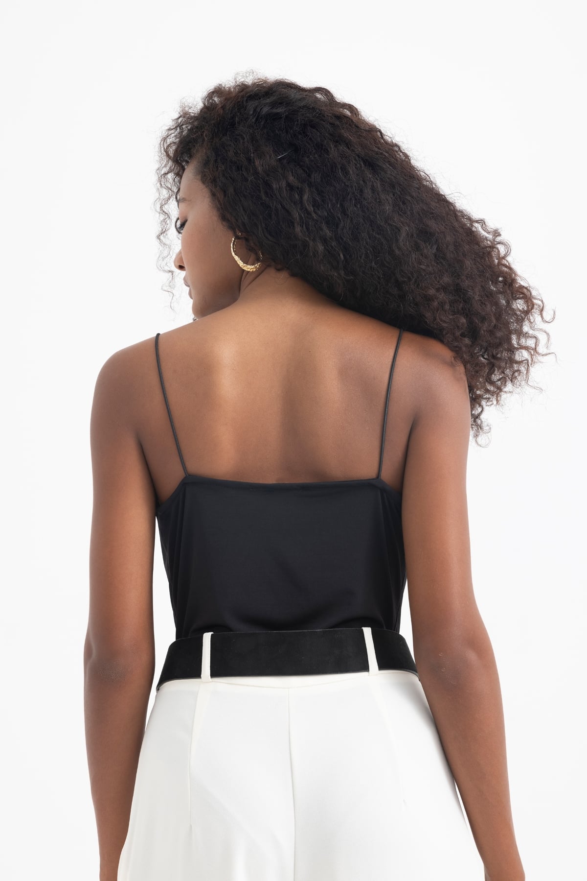 Degaje yaka ip askılı bodysuit - SİYAH
