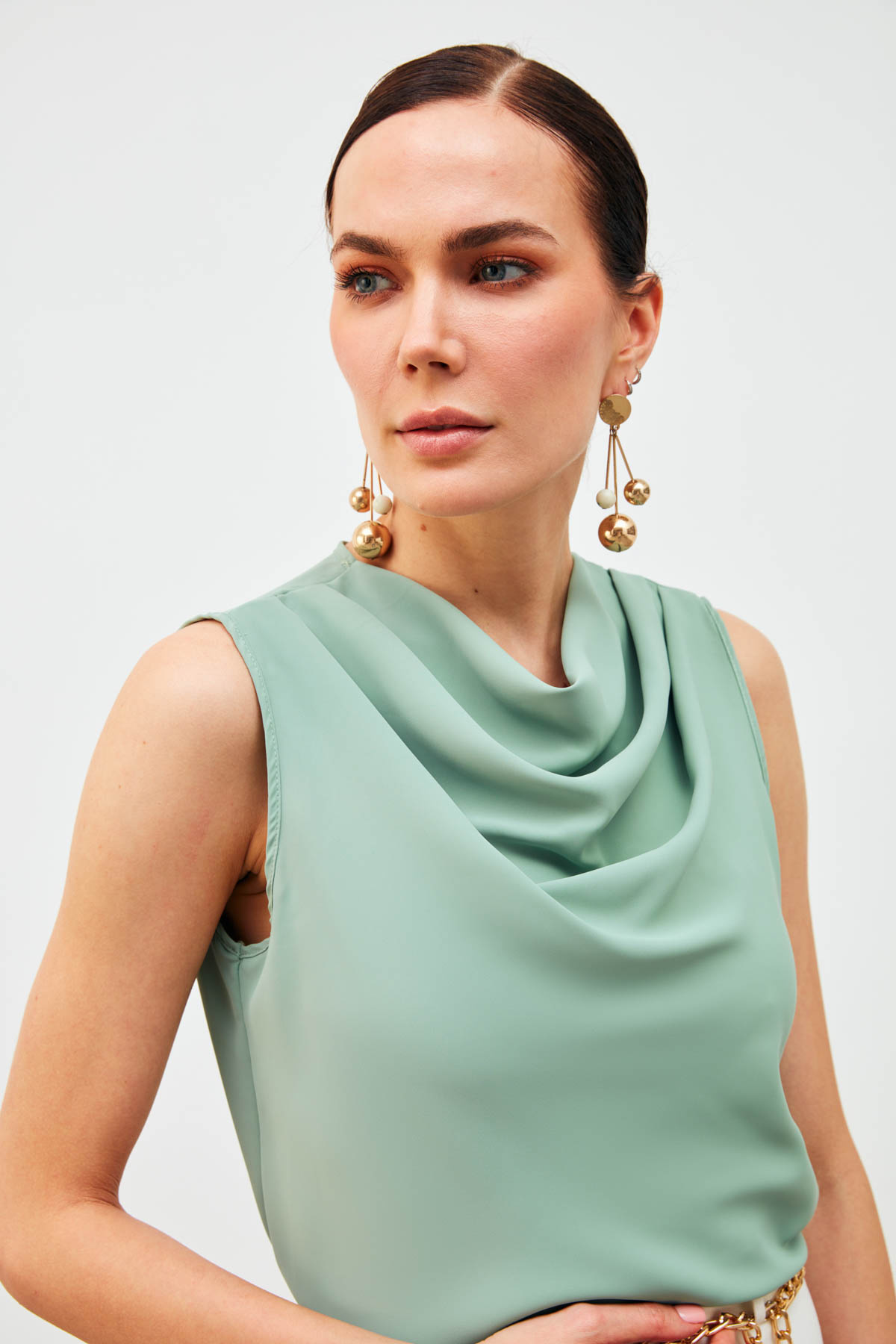 Degaje Yaka Kolsuz Bluz - ÇAĞLA YEŞİLİ