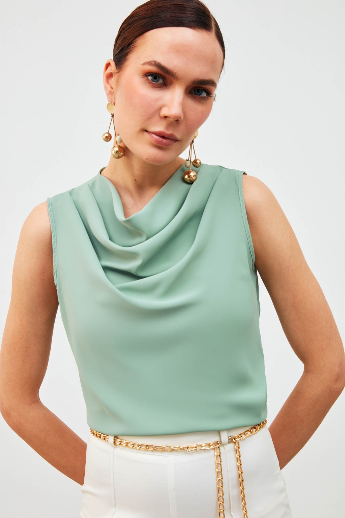 Degaje Yaka Kolsuz Bluz - ÇAĞLA YEŞİLİ