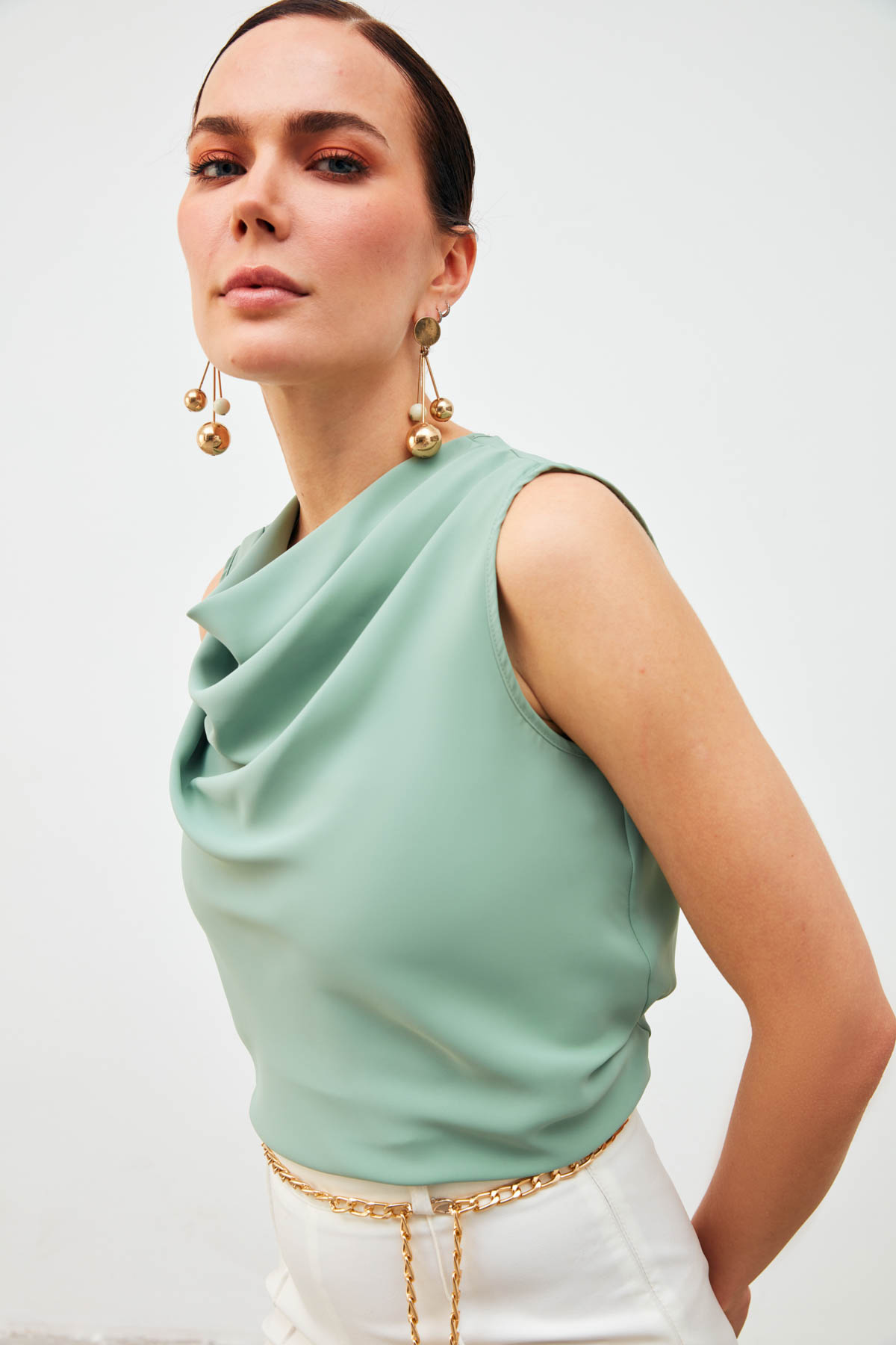 Degaje Yaka Kolsuz Bluz - ÇAĞLA YEŞİLİ