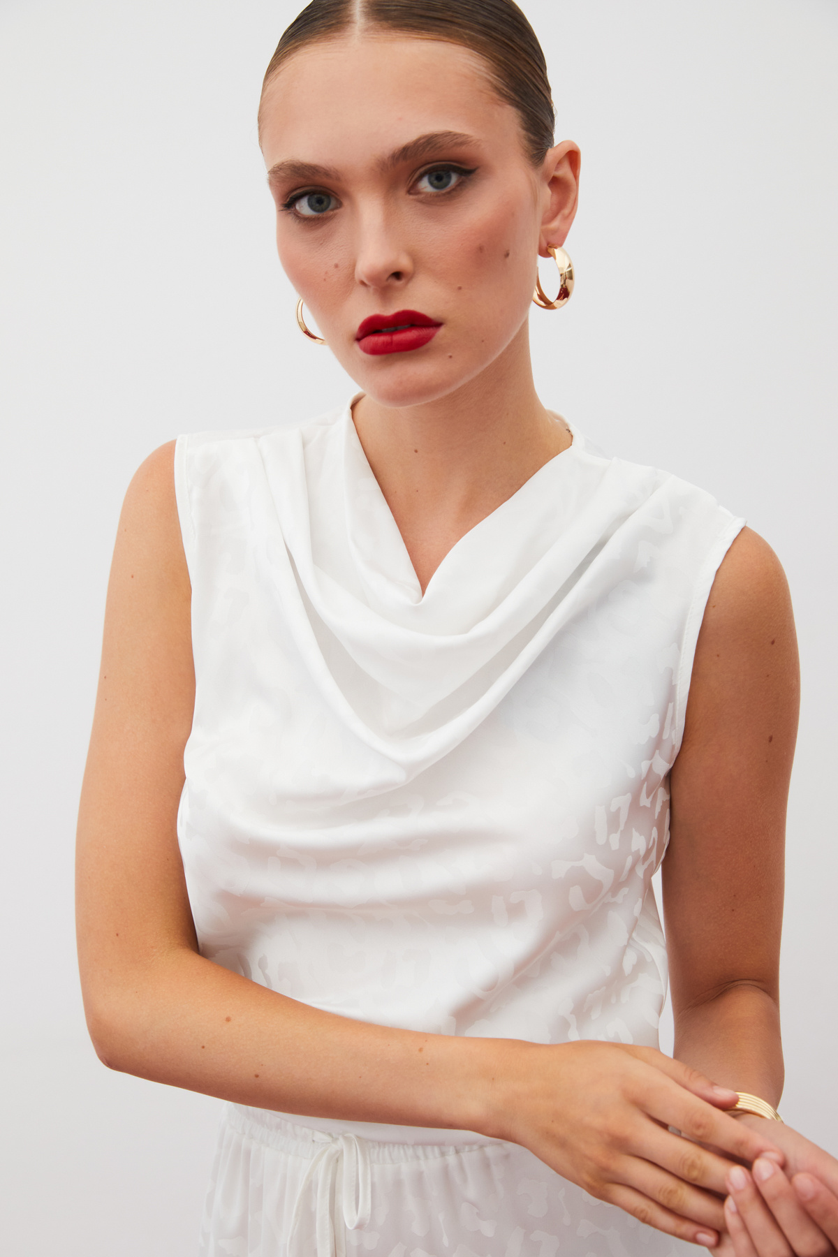 Degaje Yaka Kolsuz Bluz - EKRU