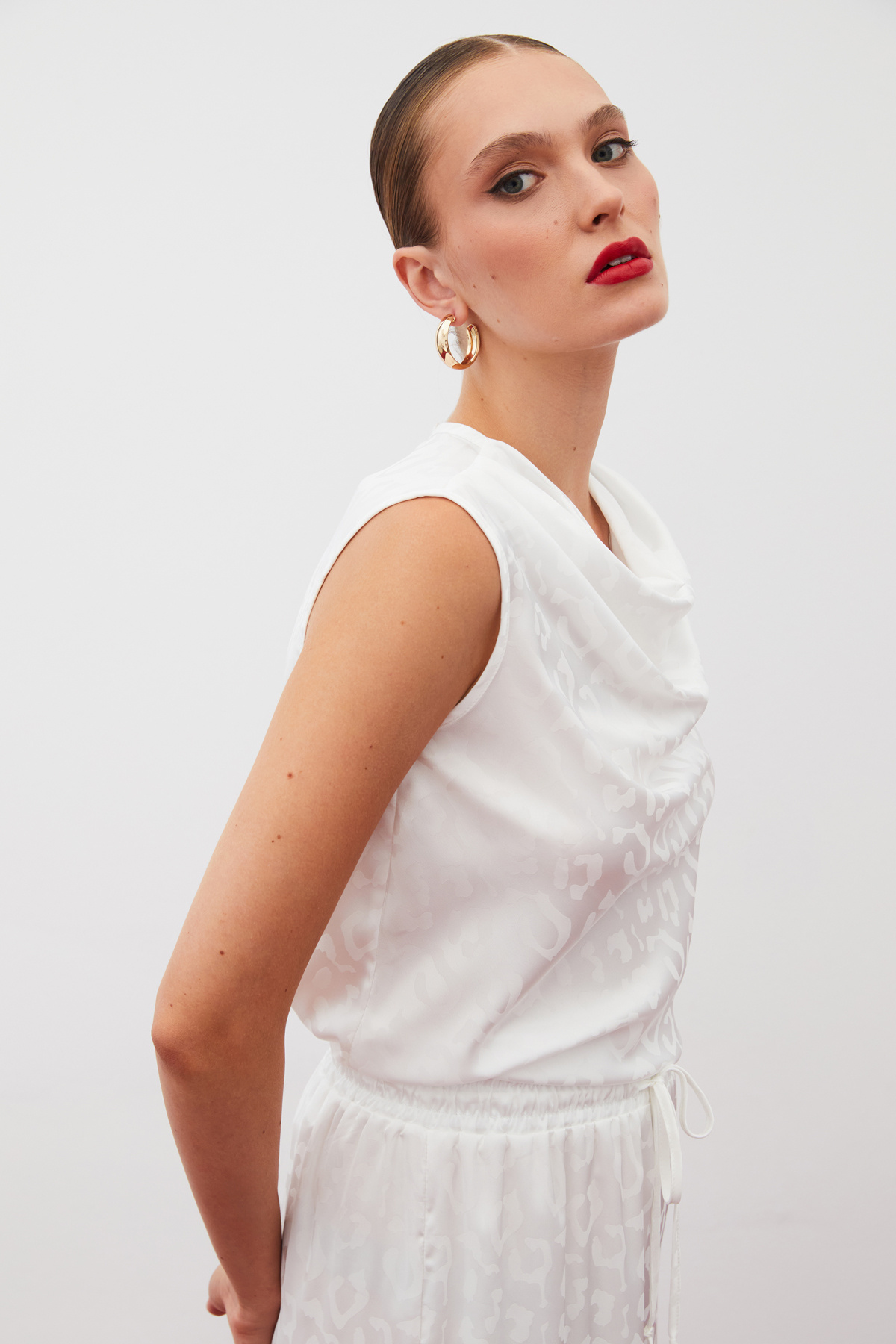 Degaje Yaka Kolsuz Bluz - EKRU