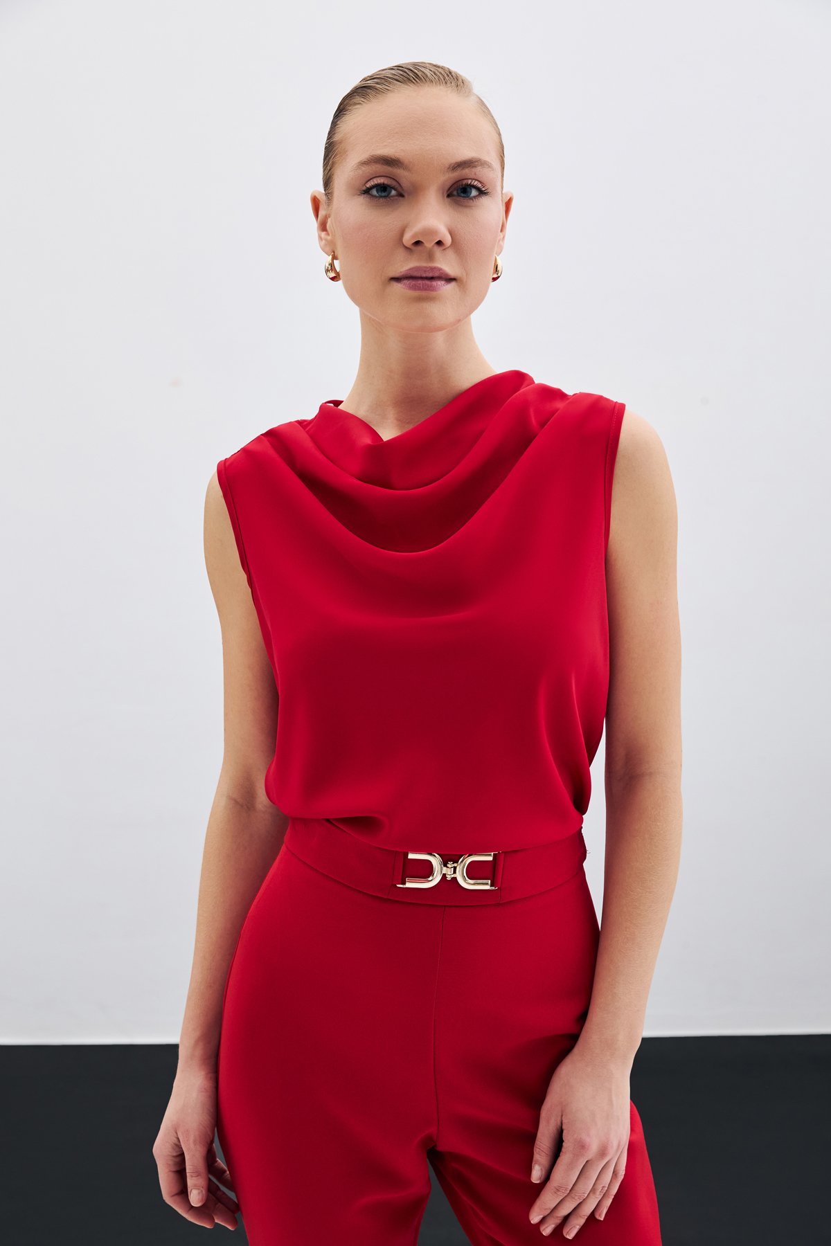 Degaje Yaka Kolsuz Bluz - Kırmızı