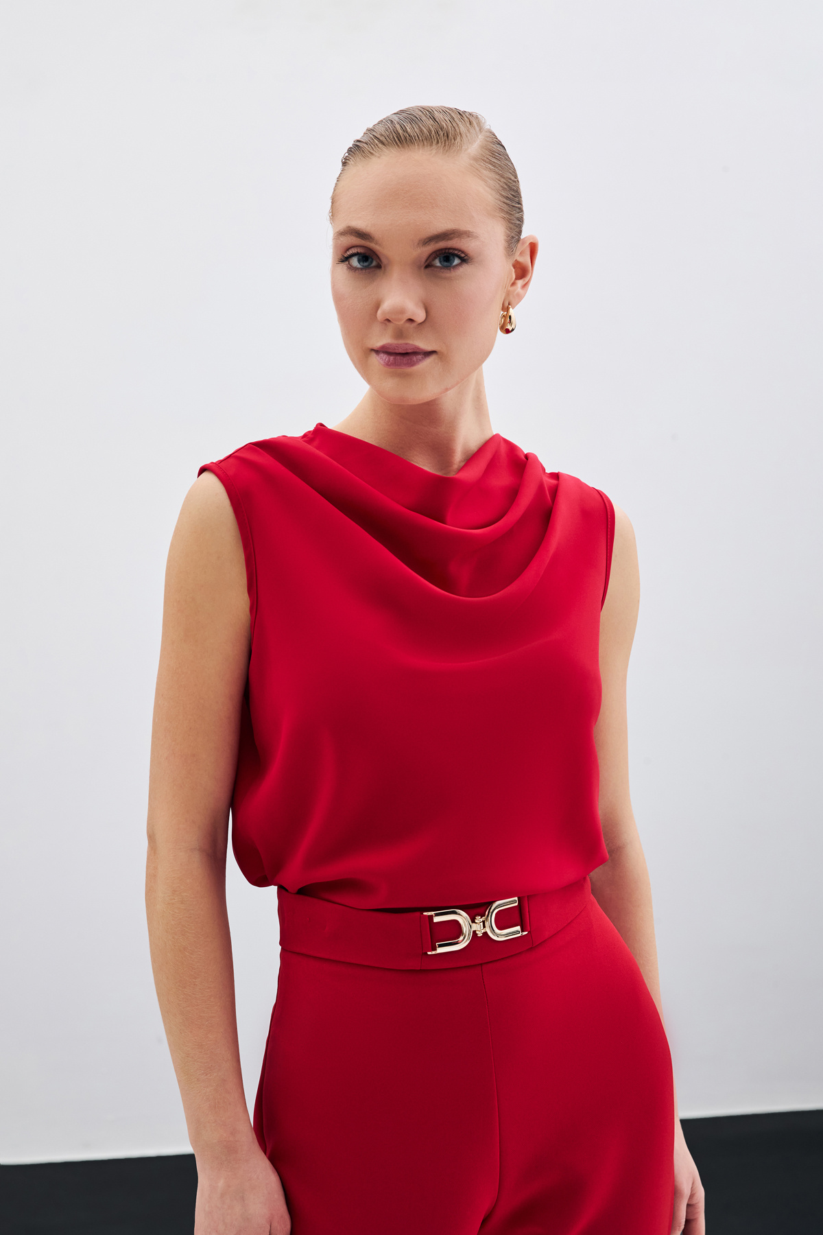 Degaje Yaka Kolsuz Bluz - Kırmızı