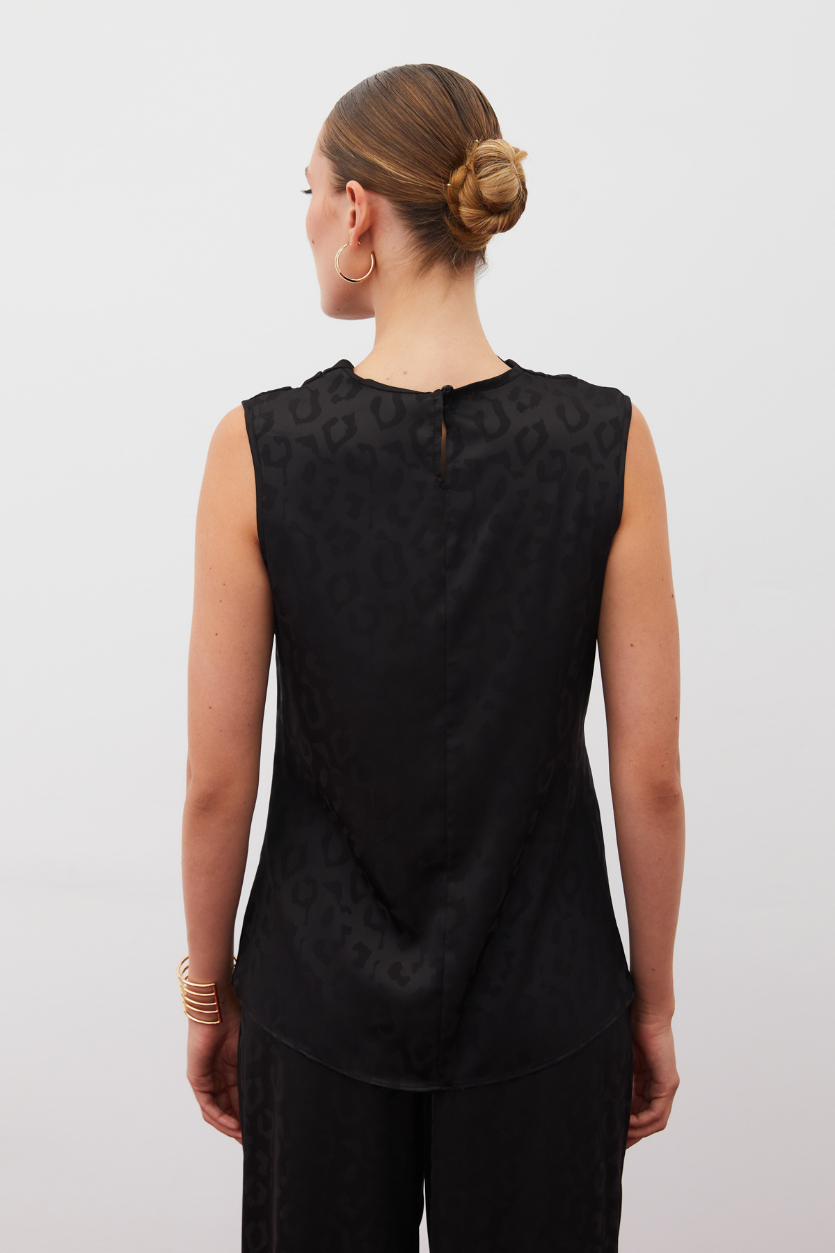 Degaje Yaka Kolsuz Bluz - SİYAH