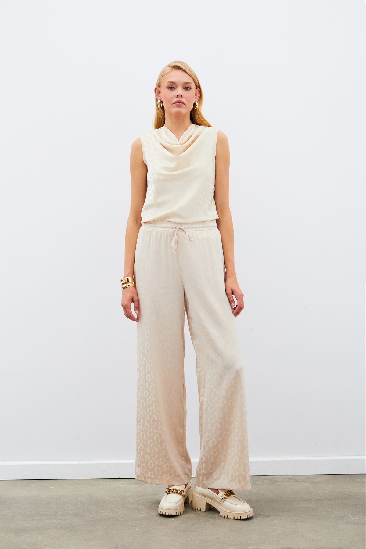 Degaje Yaka Kolsuz Bluz - TAŞ