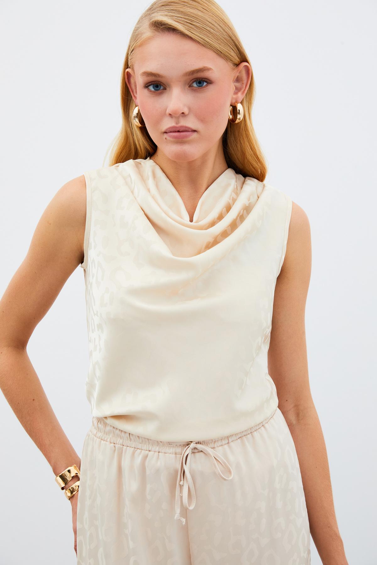 Degaje Yaka Kolsuz Bluz - TAŞ