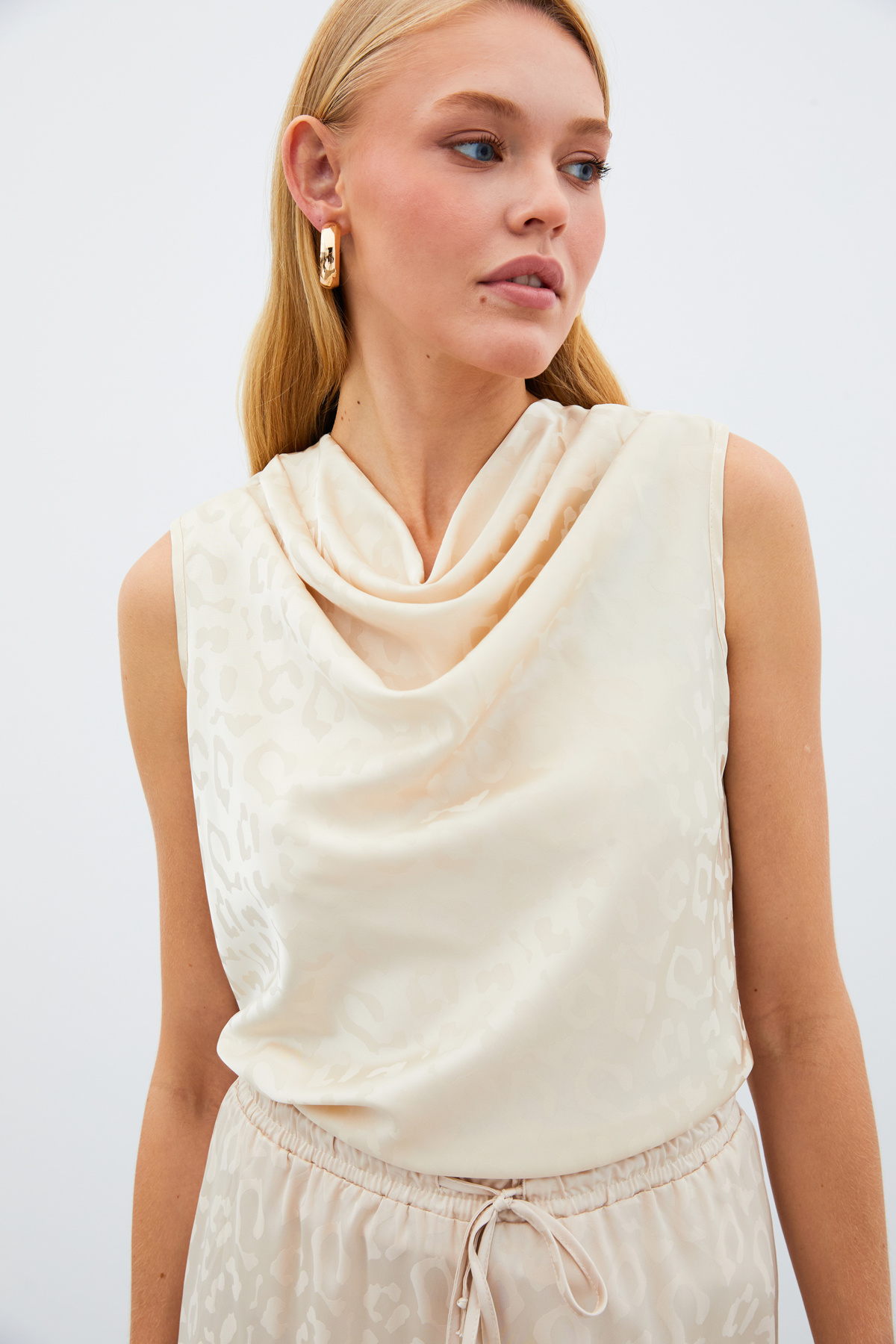 Degaje Yaka Kolsuz Bluz - TAŞ