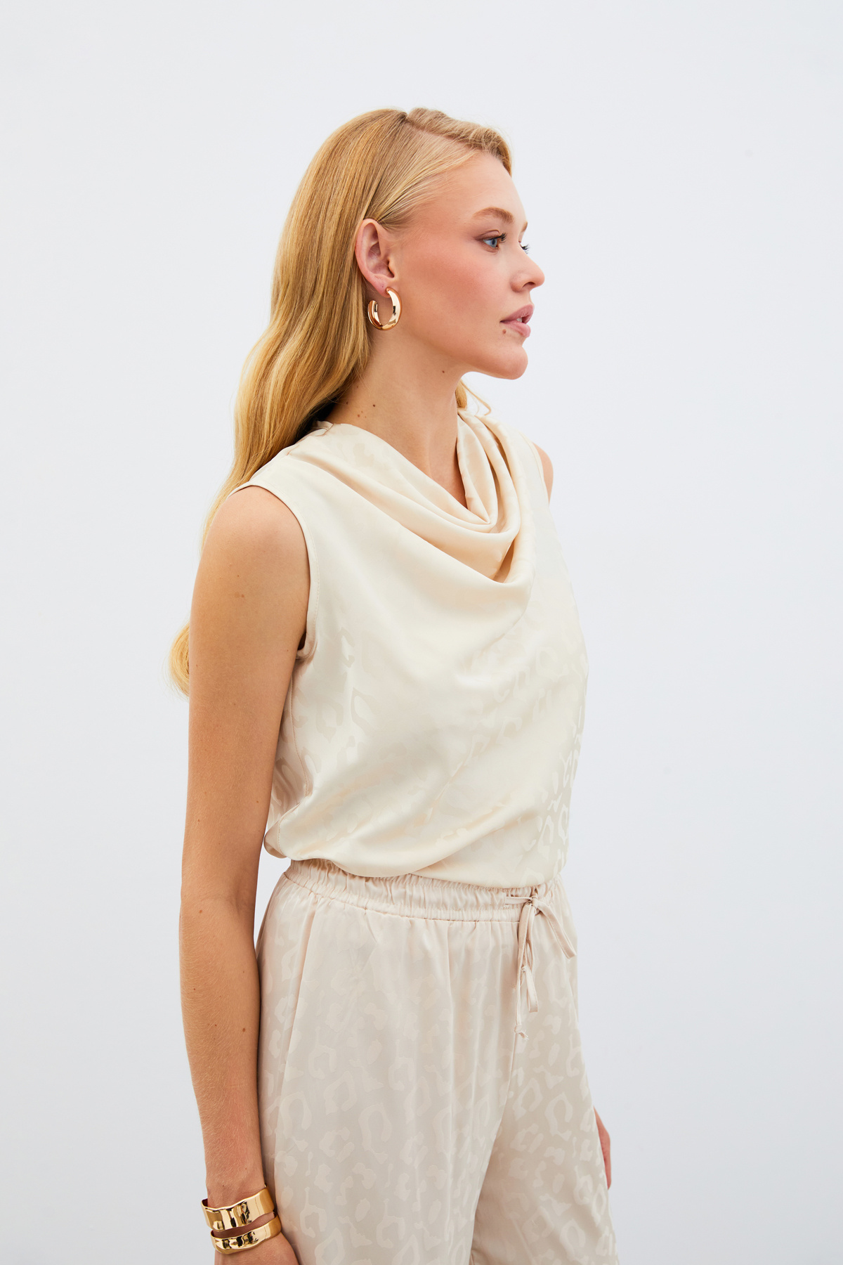 Degaje Yaka Kolsuz Bluz - TAŞ