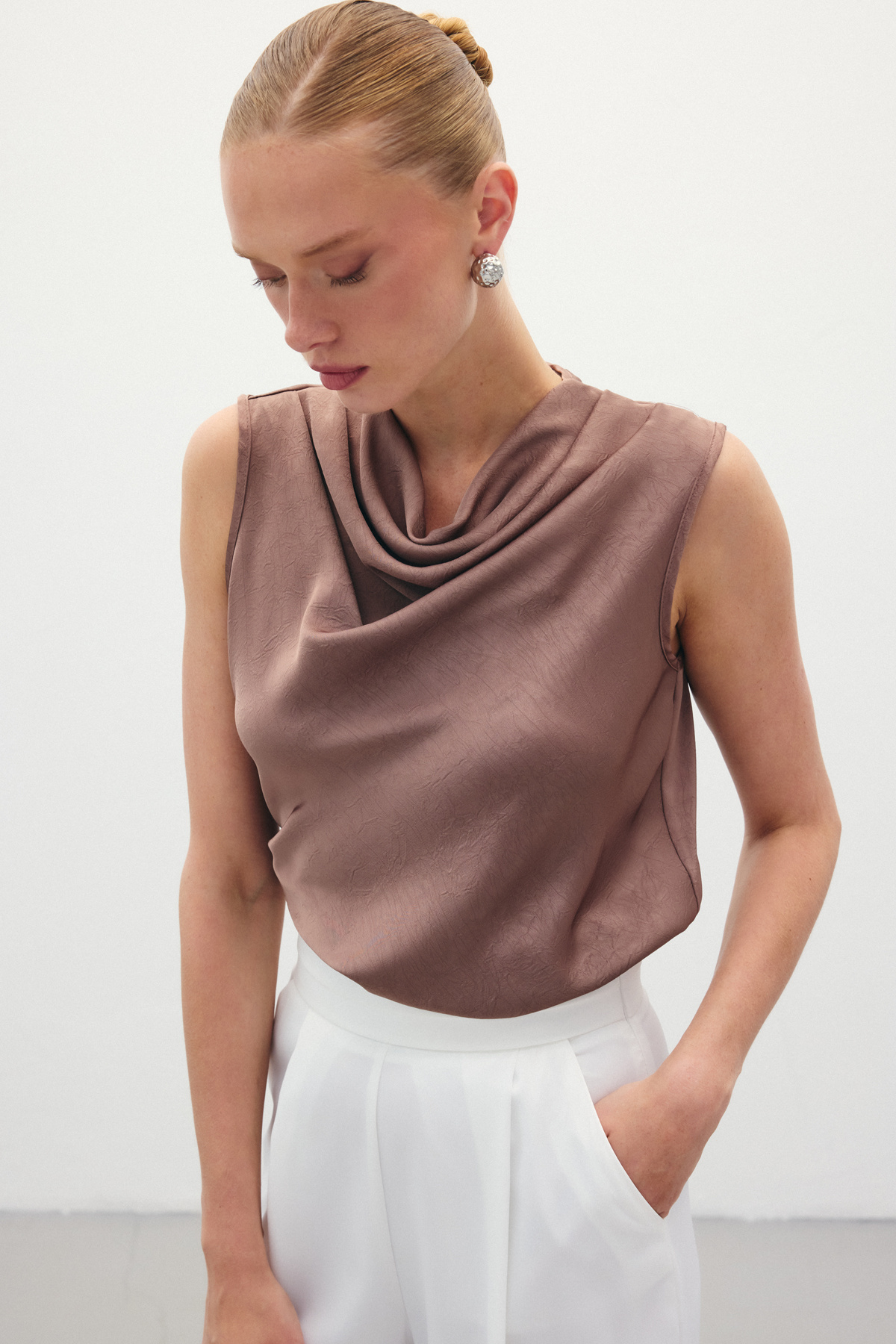 Degaje Yaka Saten Bluz - Kahve