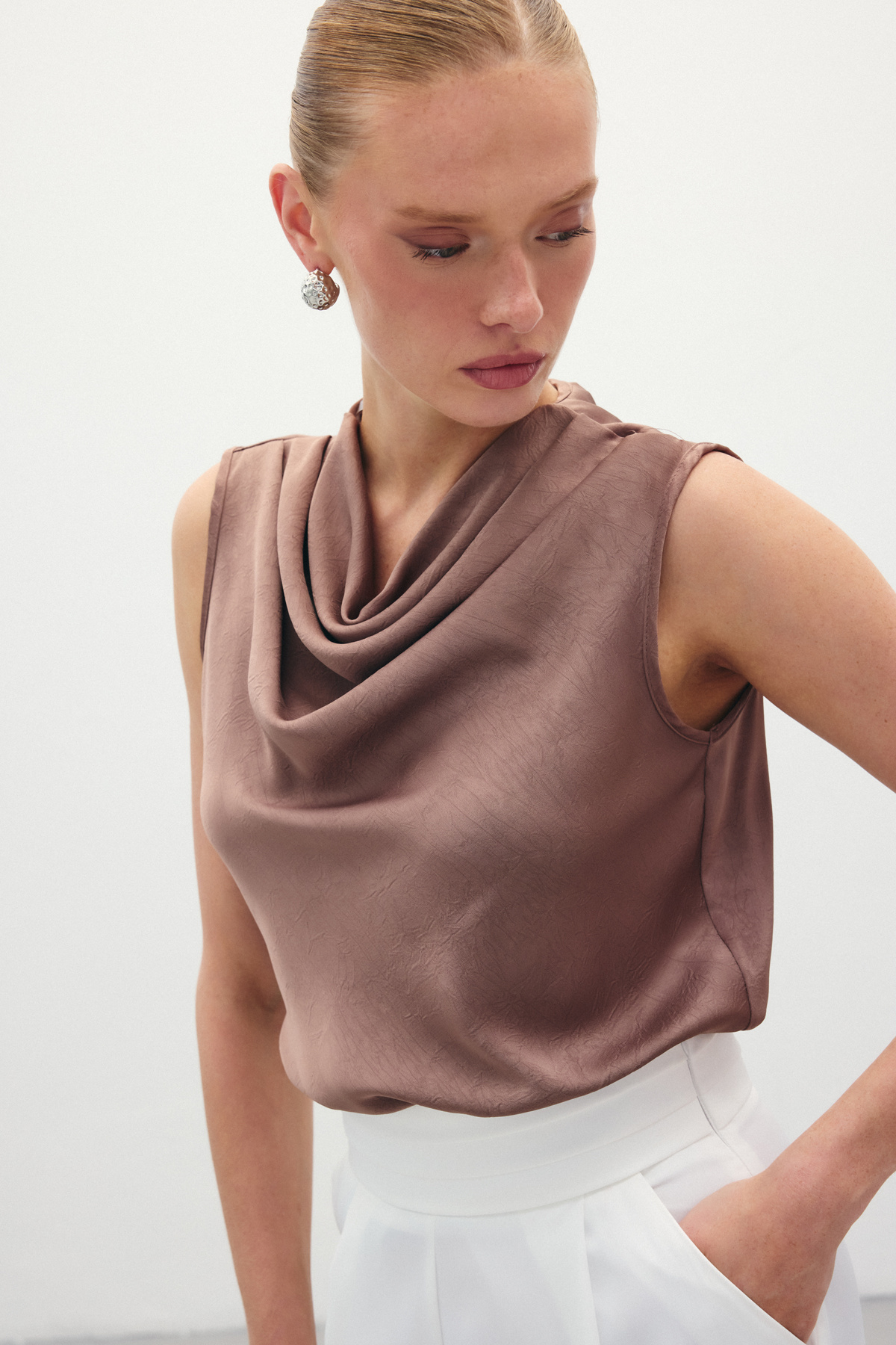 Degaje Yaka Saten Bluz - Kahve