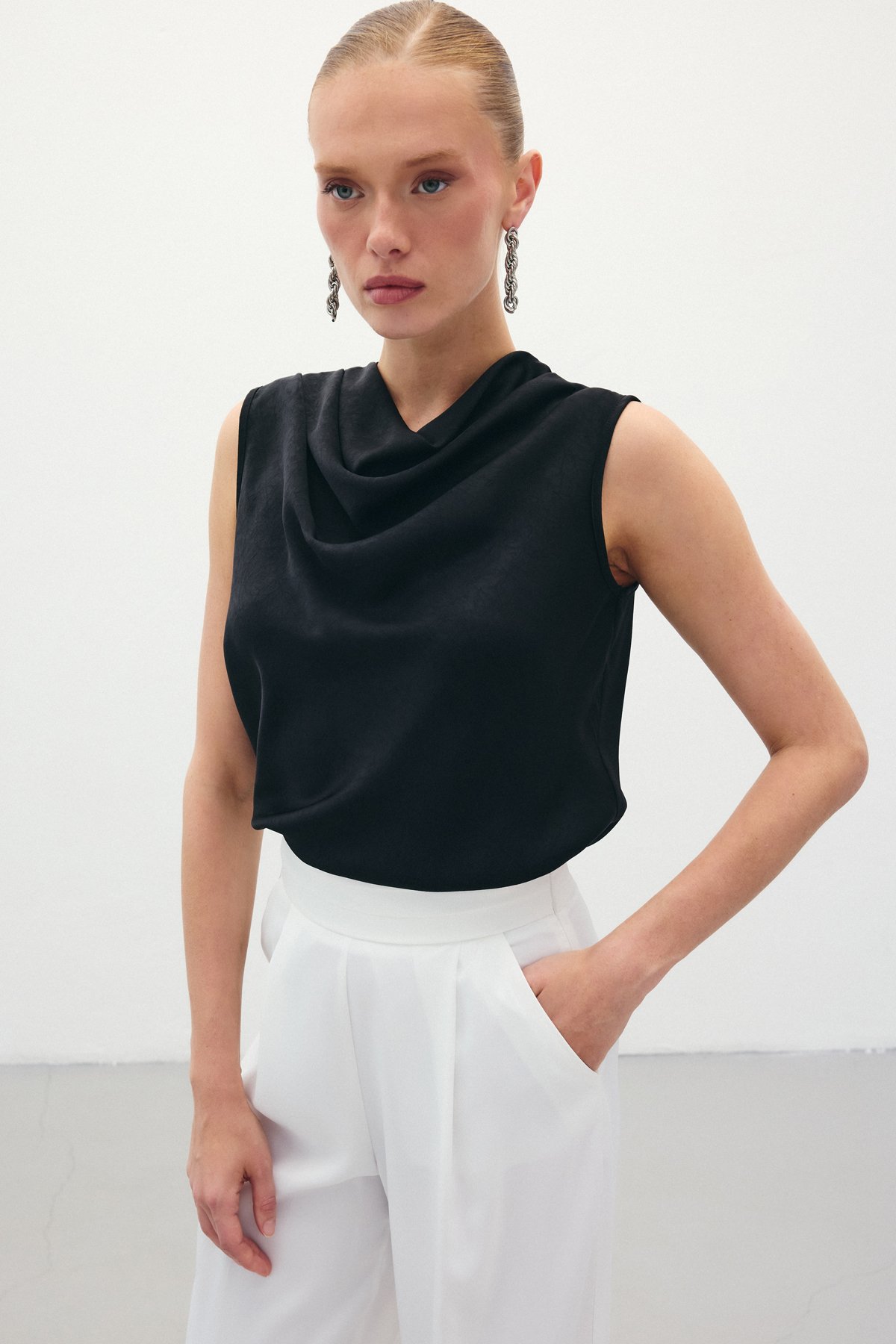 Degaje Yaka Saten Bluz - Siyah