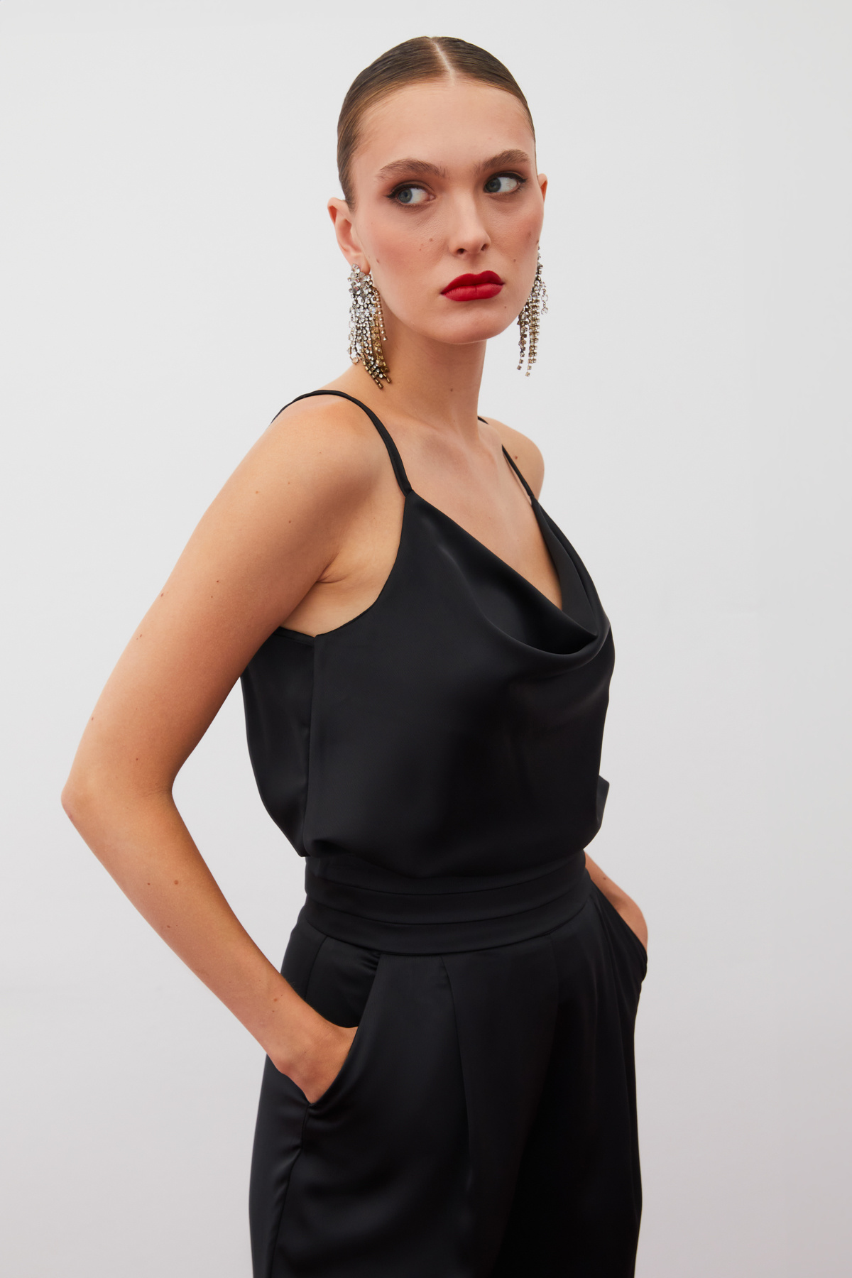 Degaje yaka saten bluz - SİYAH