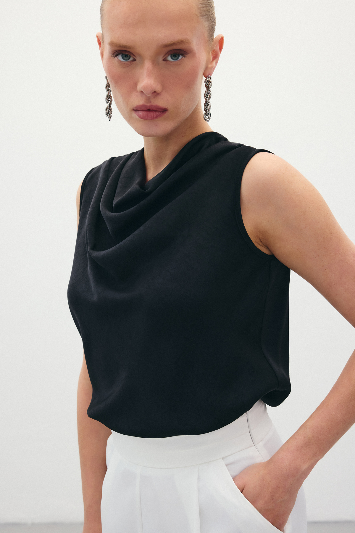 Degaje Yaka Saten Bluz - Siyah