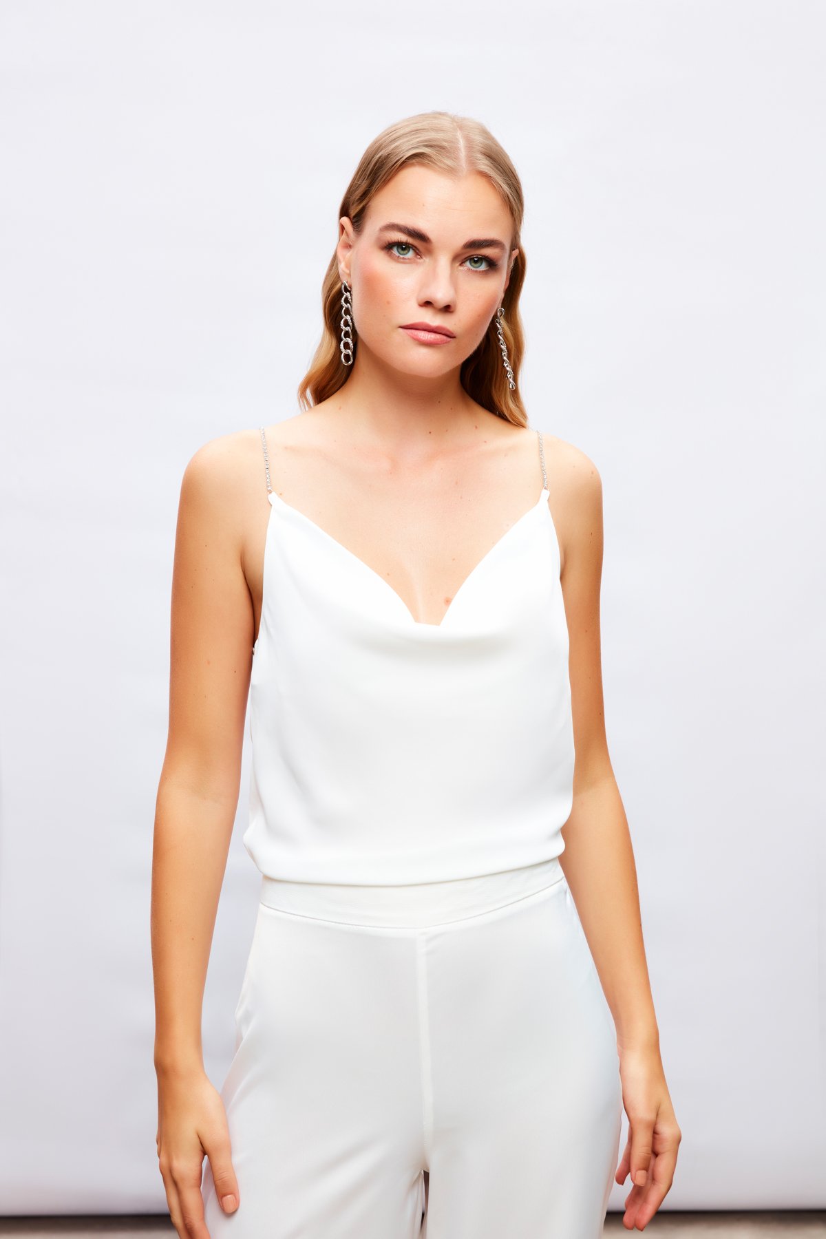 Degaje Yaka Zincir Askılı Bluz - EKRU