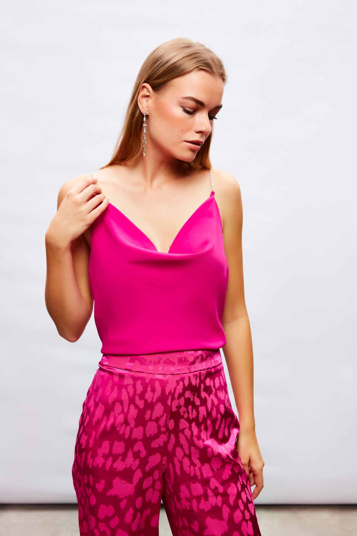 Degaje Yaka Zincir Askılı Bluz - FUŞYA