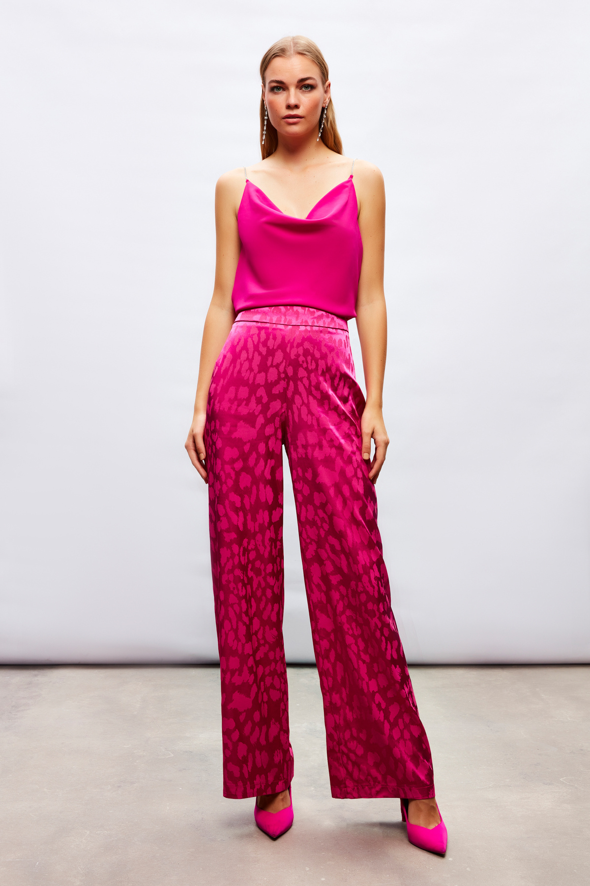 Degaje Yaka Zincir Askılı Bluz - FUŞYA