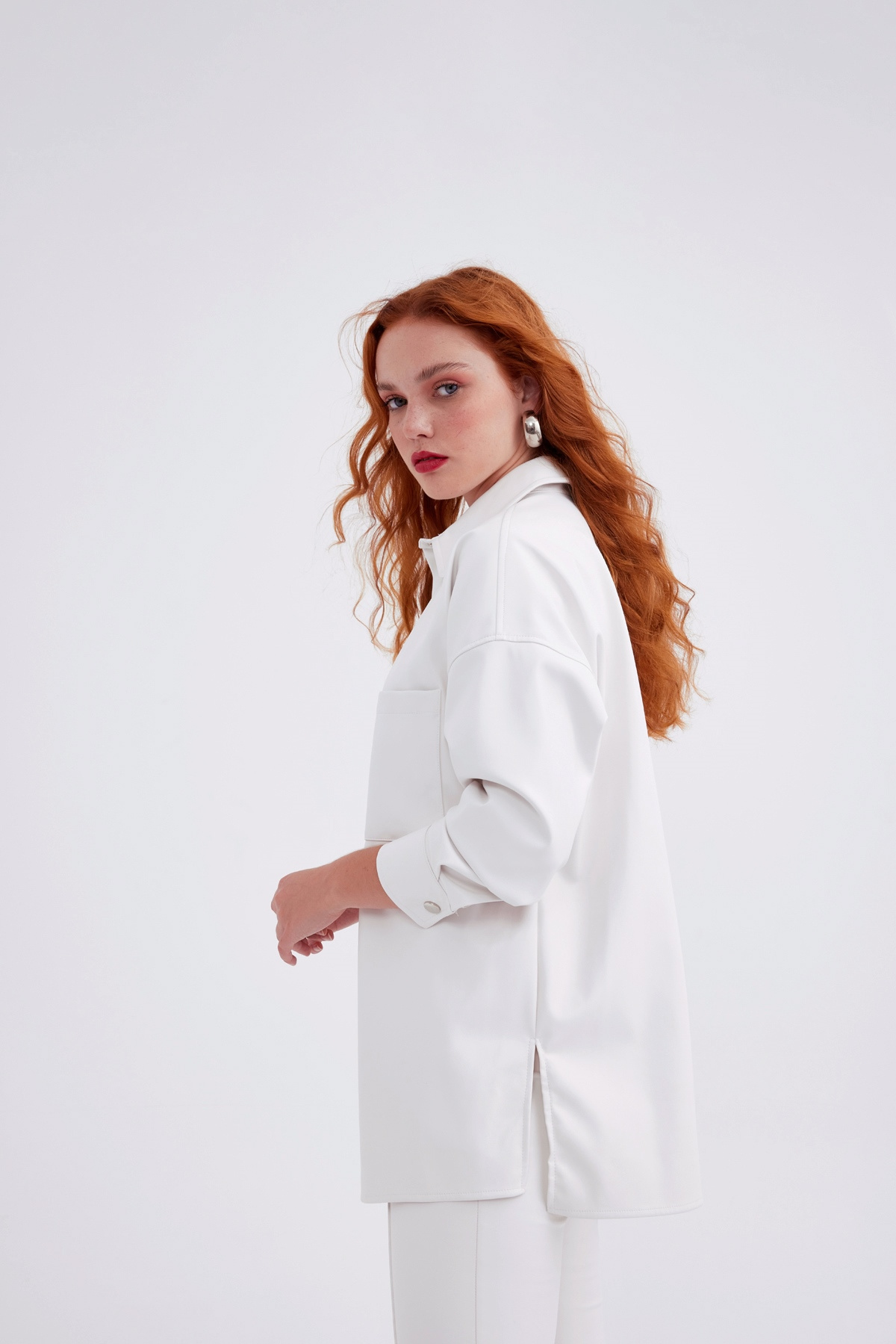 leather oversize shirt jacket - WHITES