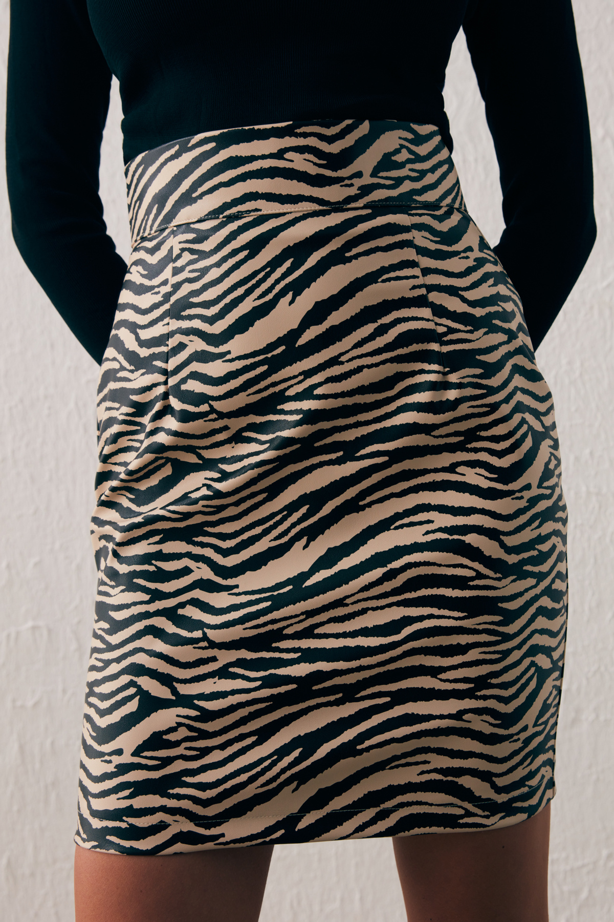 Desenli Deri Mini Etek - BEJ