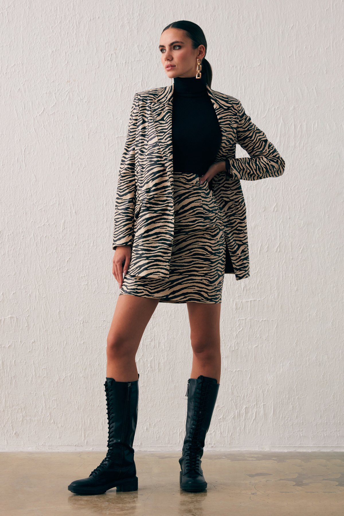 Desenli Deri Mini Etek - BEJ