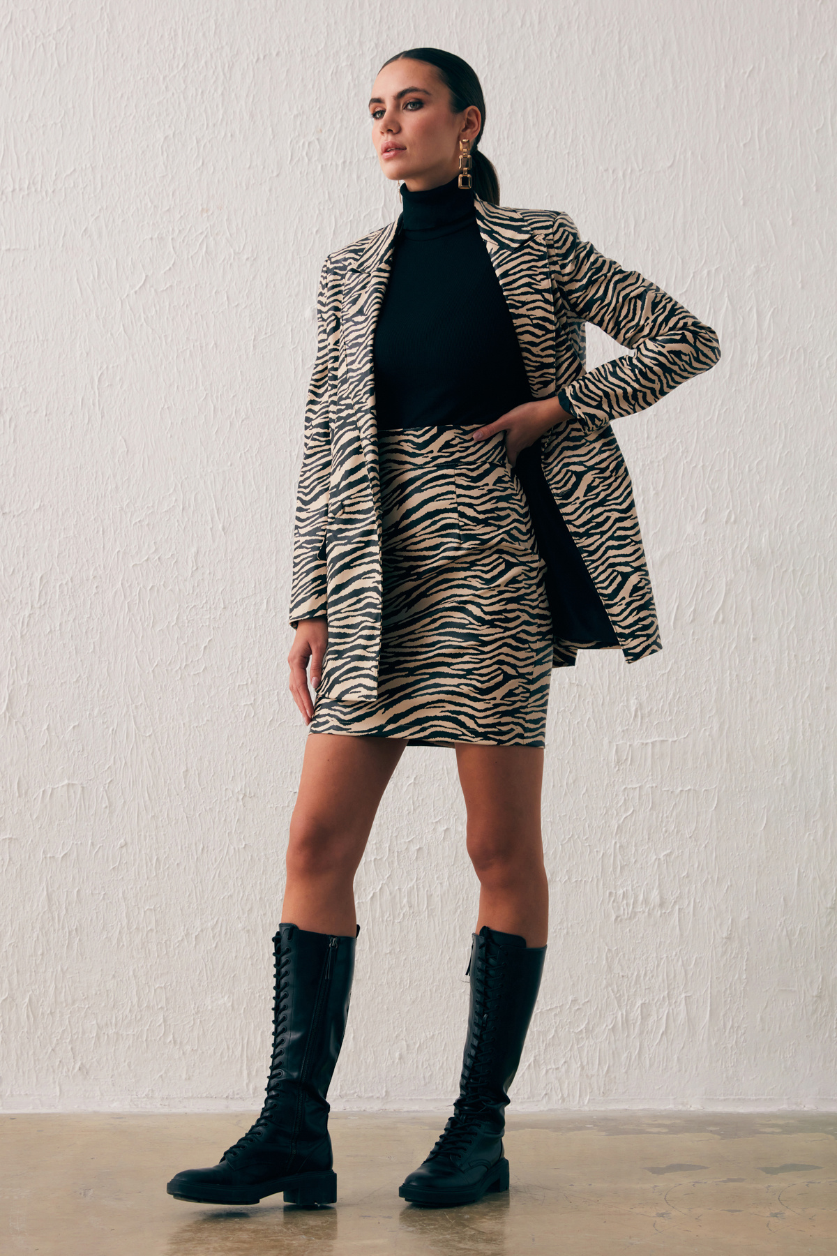 Desenli Deri Mini Etek - BEJ