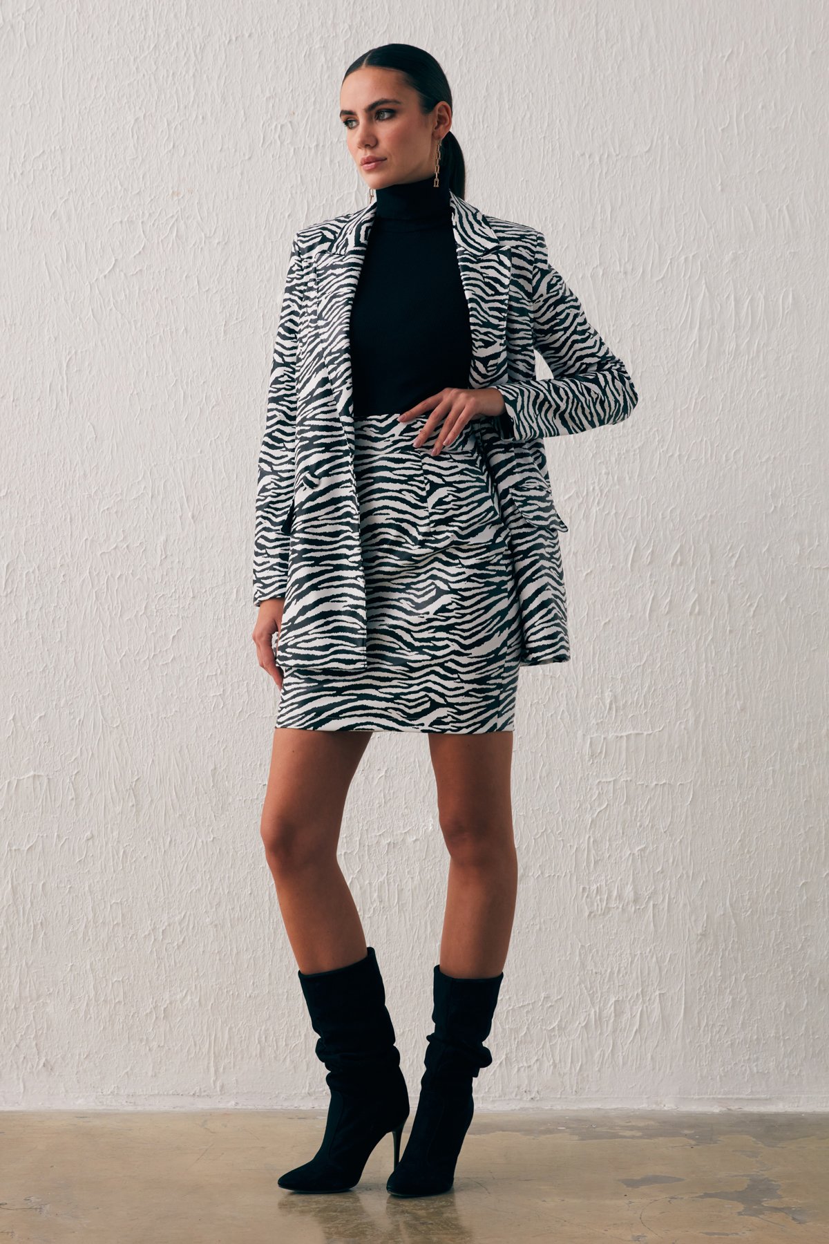 Desenli Deri Mini Etek - EKRU