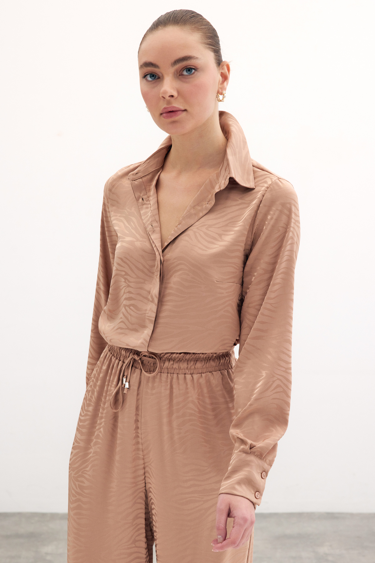 Desenli Düz Klasik Gömlek - Camel