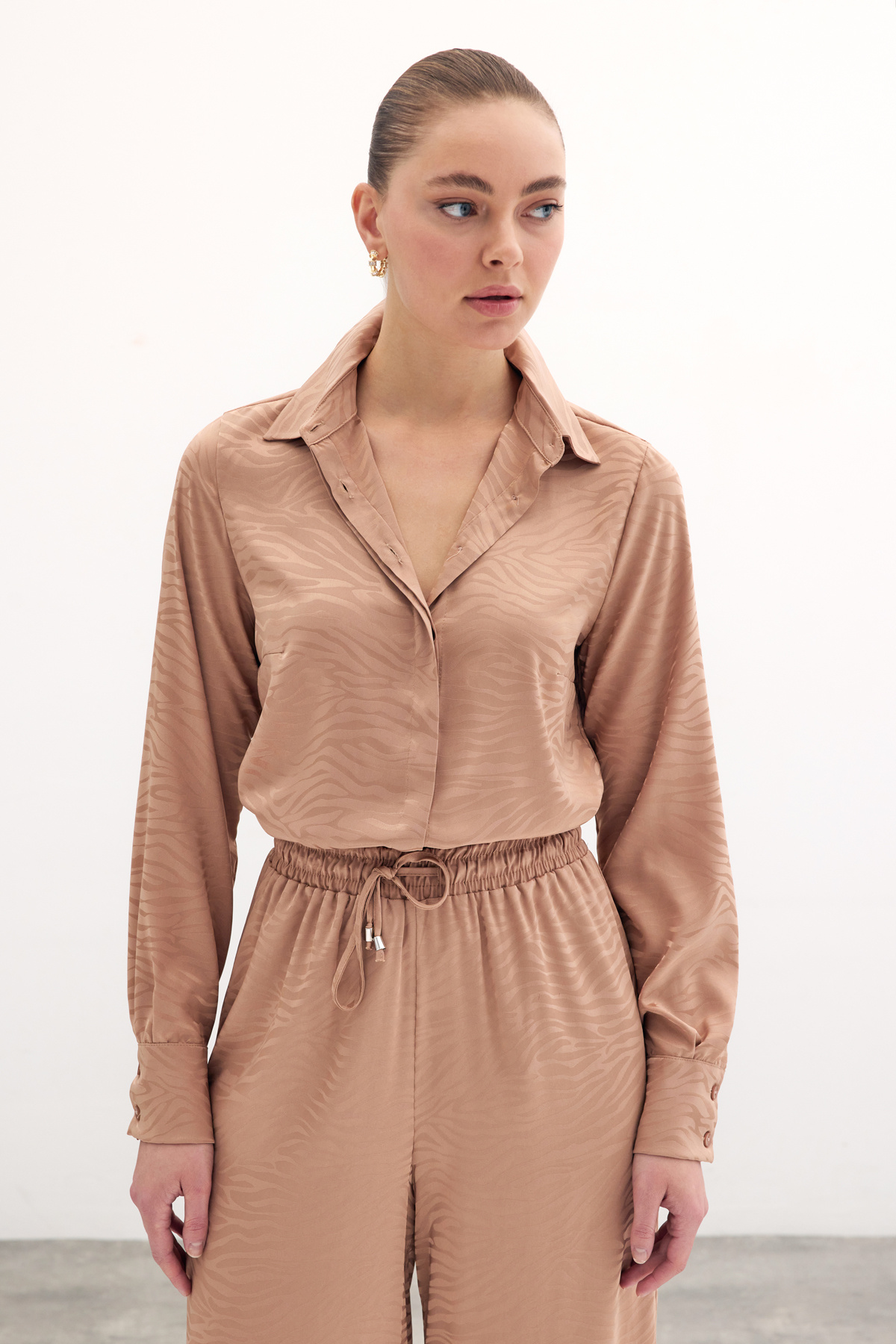 Desenli Düz Klasik Gömlek - Camel