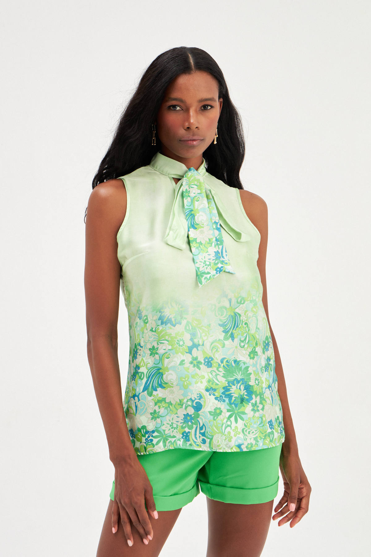 Desenli Fular Detaylı Bluz - YEŞİL