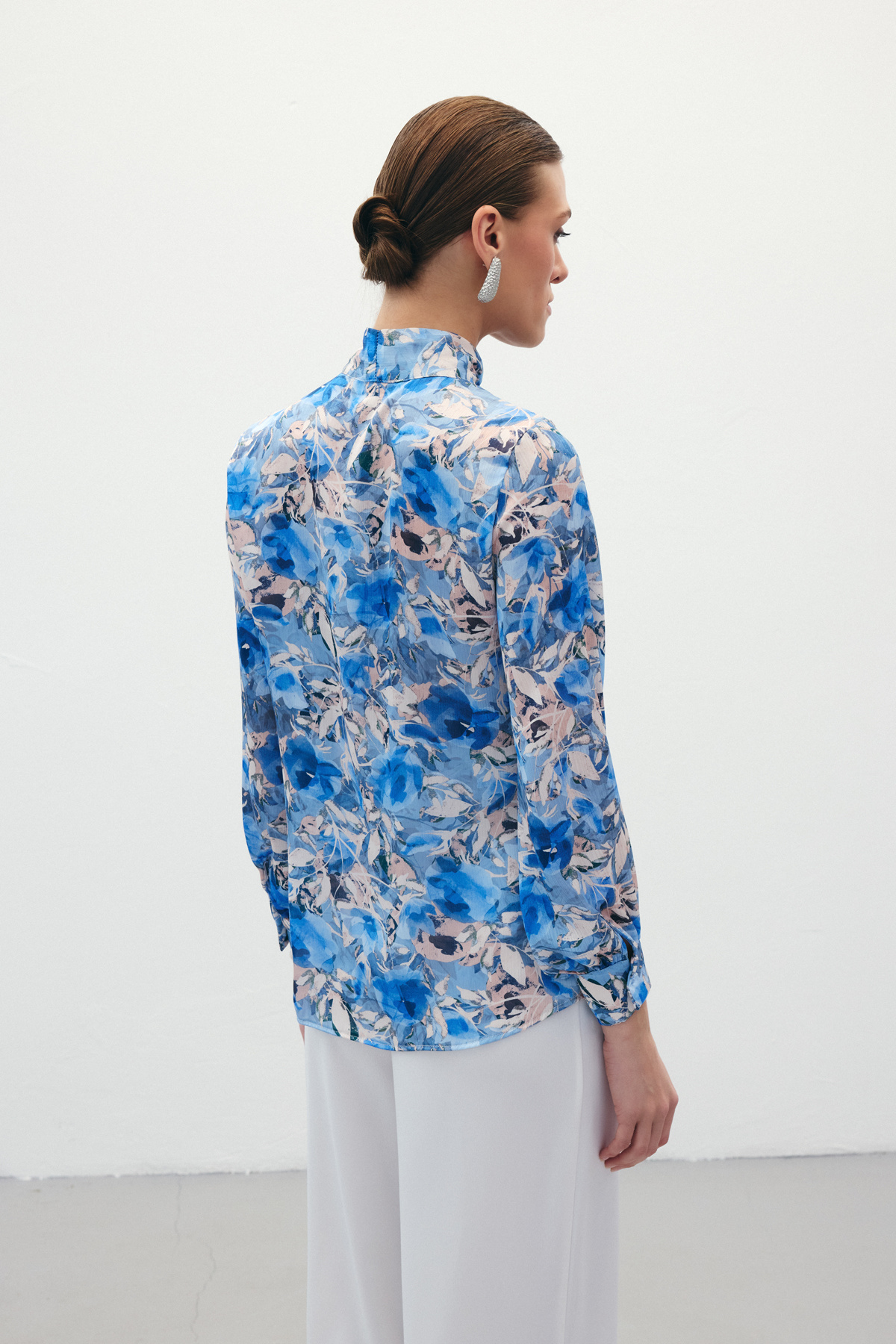 Desenli Fular Yaka Gömlek - Mavi