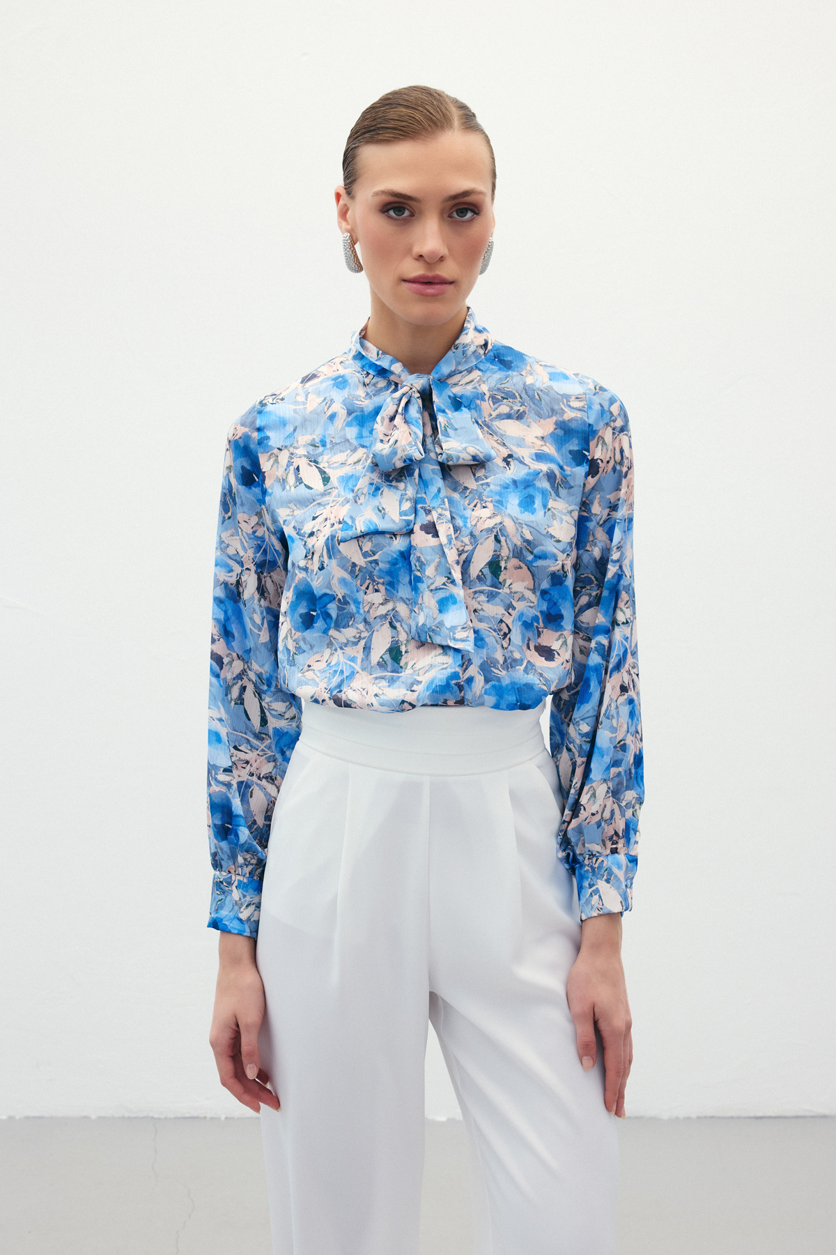 Desenli Fular Yaka Gömlek - Mavi