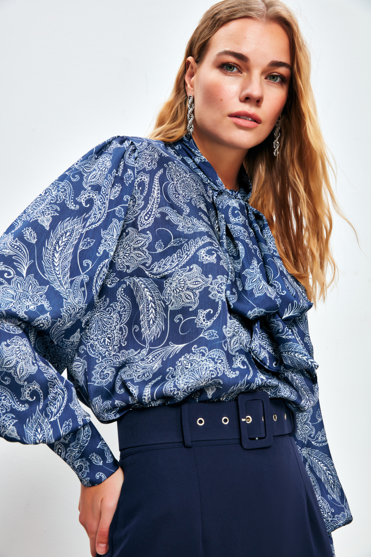 Desenli Fularlı Gömlek - LACİVERT