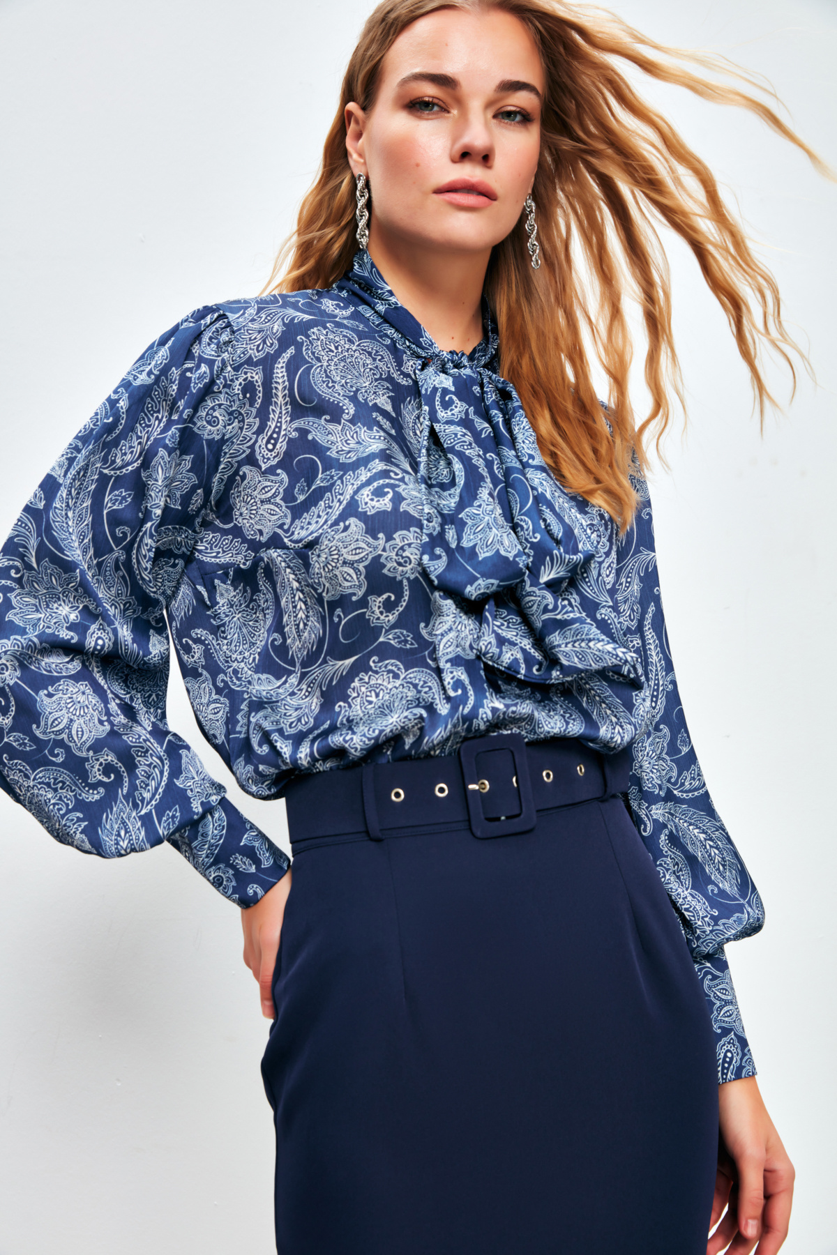 Desenli Fularlı Gömlek - LACİVERT