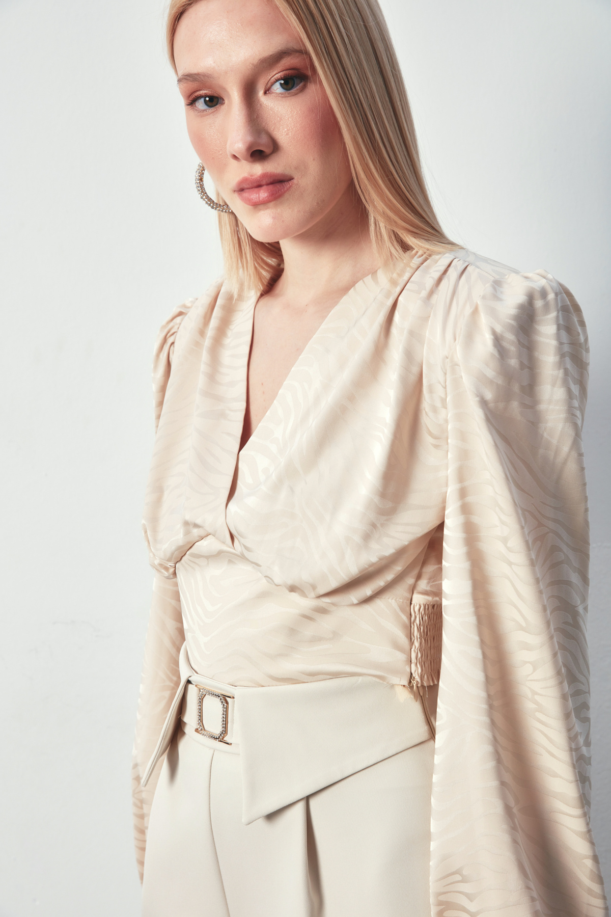 Desenli Kruvaze Saten Bluz - BEJ