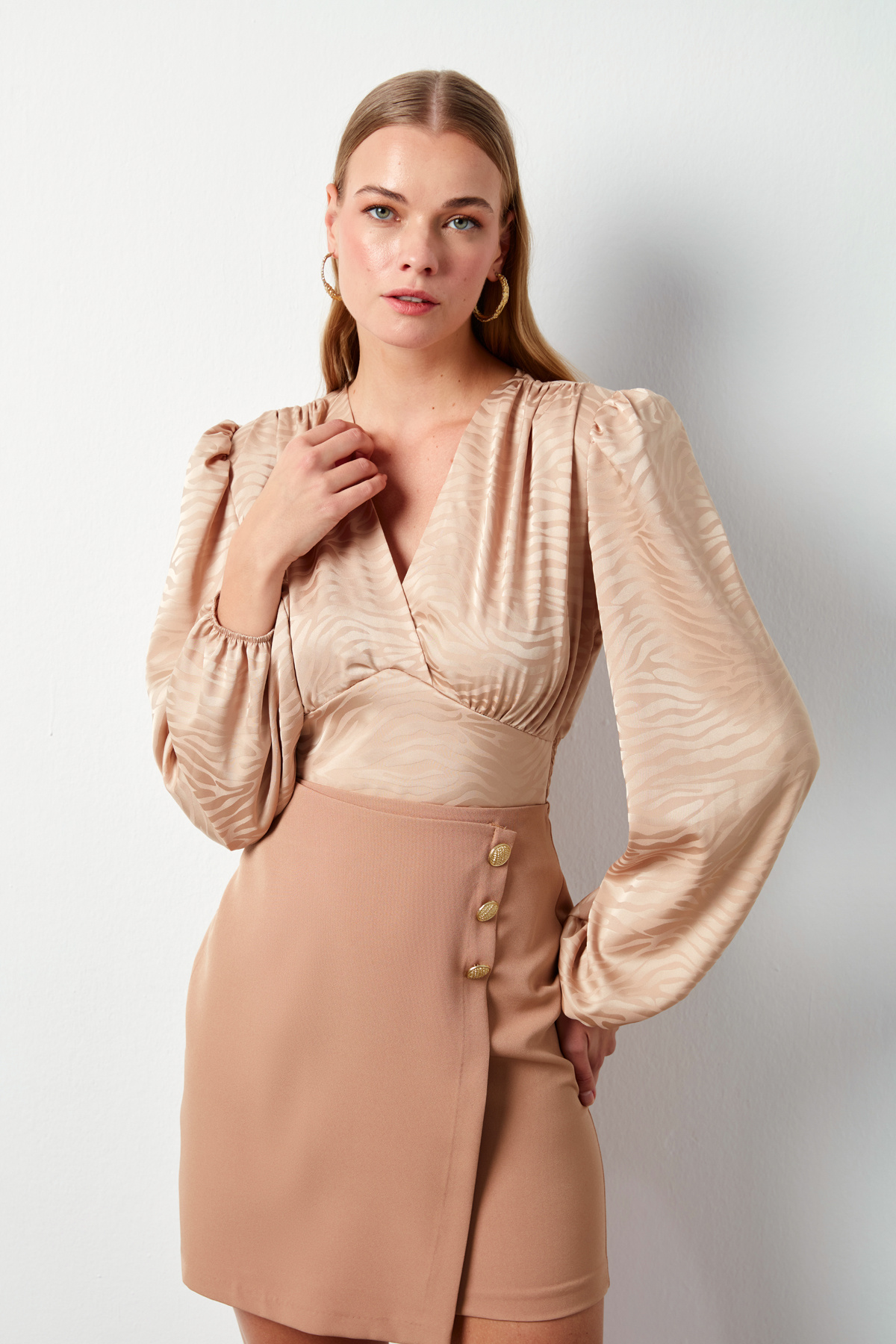 Desenli Kruvaze Saten Bluz - CAMEL